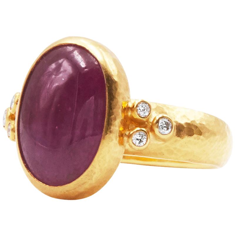 GURHAN 24 Karat Hammered Yellow Gold Ruby Cabochon and Diamond Cocktail Ring For Sale