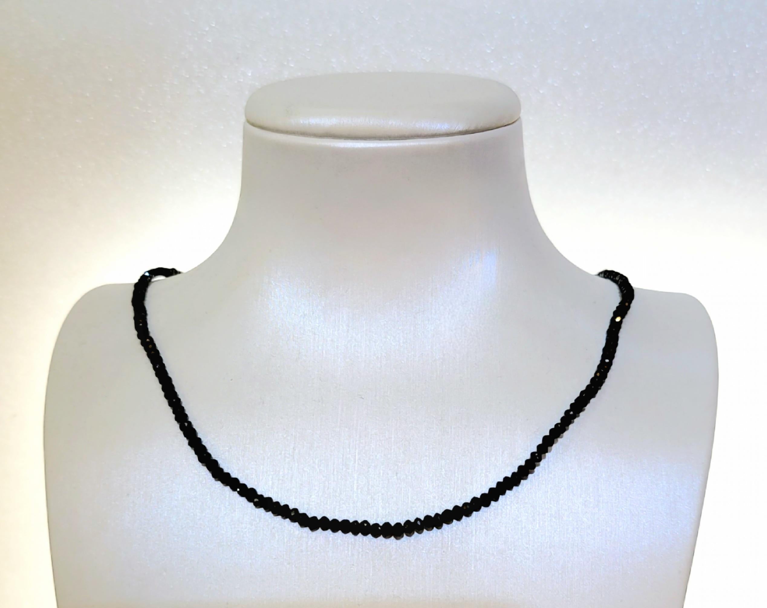 Gurhan 22k yellow gold 4ctw black diamonds necklaces 16''


-990 / 22k Yellow Gold
-Pendant dimension: 16''
-Pendant weight: 6.4gm
-Dia size: 2.4 mm
-lock: 32 mm
-Diamond: 4 ct

Ret 11000