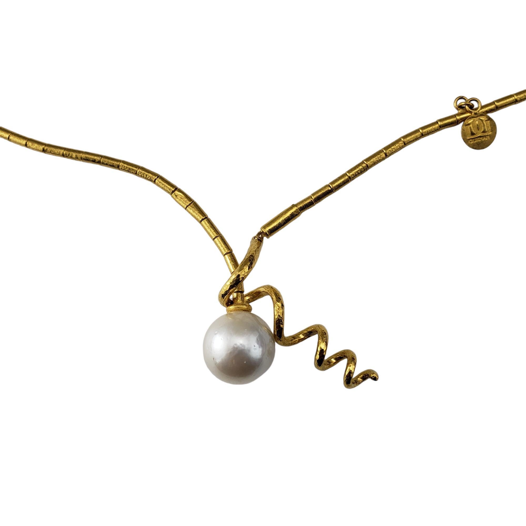 Gurhan Atelier 24K Yellow Gold and Pearl Lariat Necklace-

This stunning 24K yellow gold necklace by world renowned jewelry designer Gurhan features one 14 mm pearl in a unique lariat design.

Hallmark: GURHAN

Size: 24 inches

Weight: 17.6 dwt. /