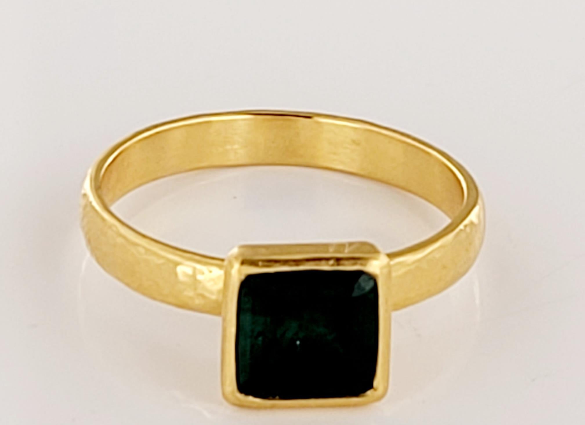 Brand: Gorhan 
Type: Ring
Material: 22K Yellow Gold 
Gemstone: Emerald
Emerald:1.8ct
Stone cut: Princess cut 
Ring Size :7
Ring Weight: 3.7gr
Measurement: 7.5X7.5mm
Ring thickness measures: 2.8mm
Condition: New, never worn