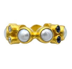 Anello a fascia Gurhan con perla d'acqua dolce, diamanti e pietre preziose assortite, in oro giallo 23 carati