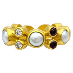 Anello a fascia Gurhan con perla d'acqua dolce, diamanti e pietre preziose assortite, in oro giallo 23 carati