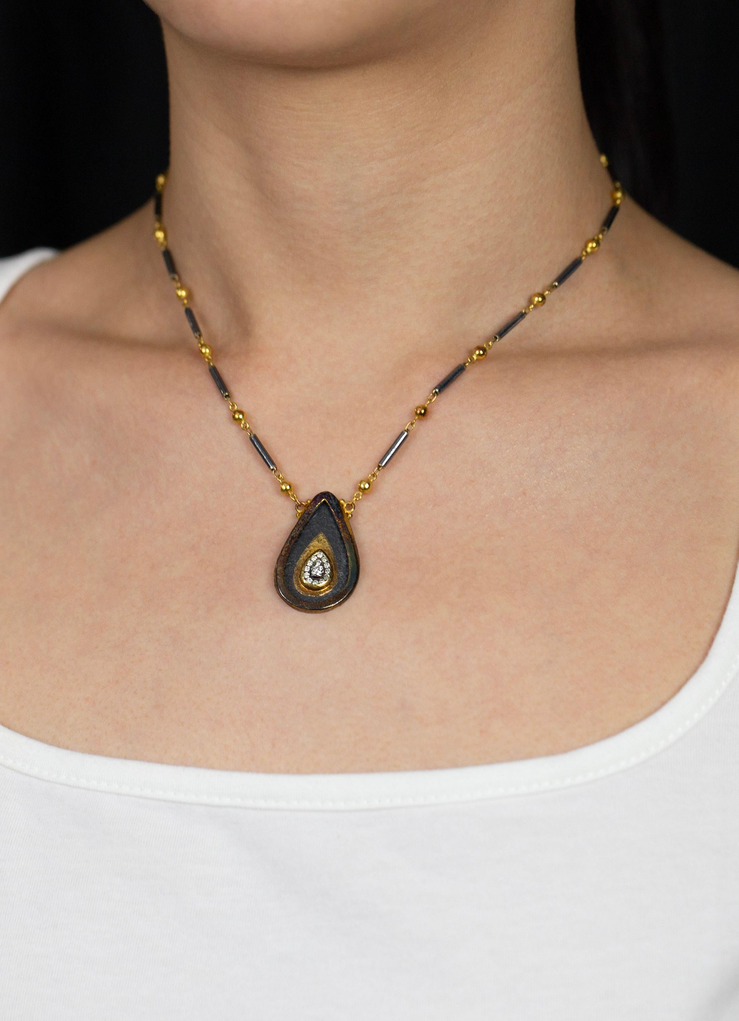 GURHAN Collier goutte d'eau en argent noirci, martelé d'or et impérial avec finition en diamant Pour femmes en vente