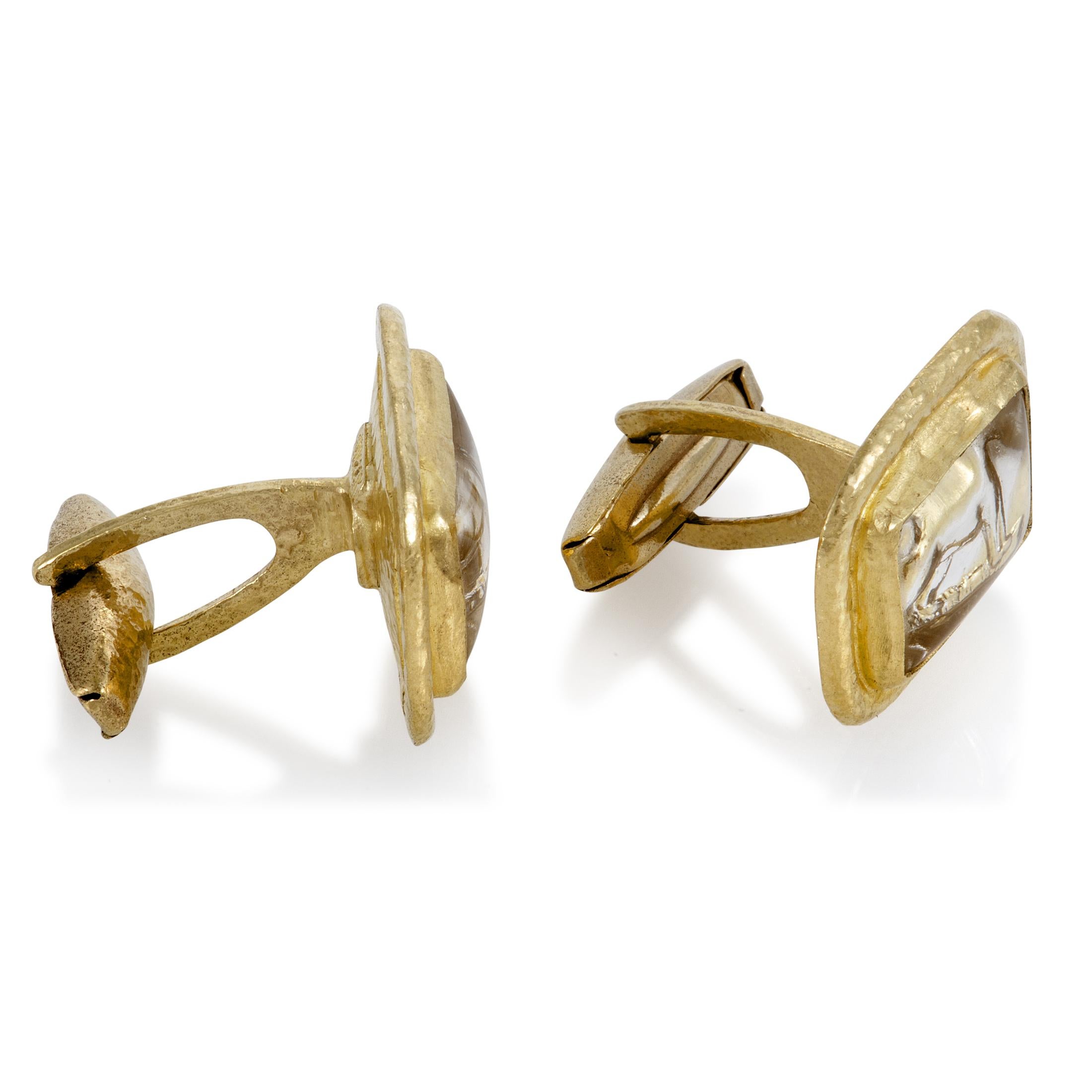 Employing the fascinating traditional decorative technique of intaglio, Gurhan created these fantastic cufflinks which are made of prestigious 24K yellow gold and set with rock crystals that boast compelling dog motifs.
