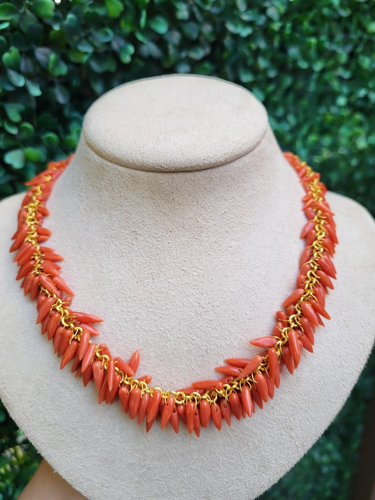 Gurhan Natural Coral Draped Beaded Necklace with 18 Karat Yellow Gold  In Excellent Condition For Sale In Houston, TX