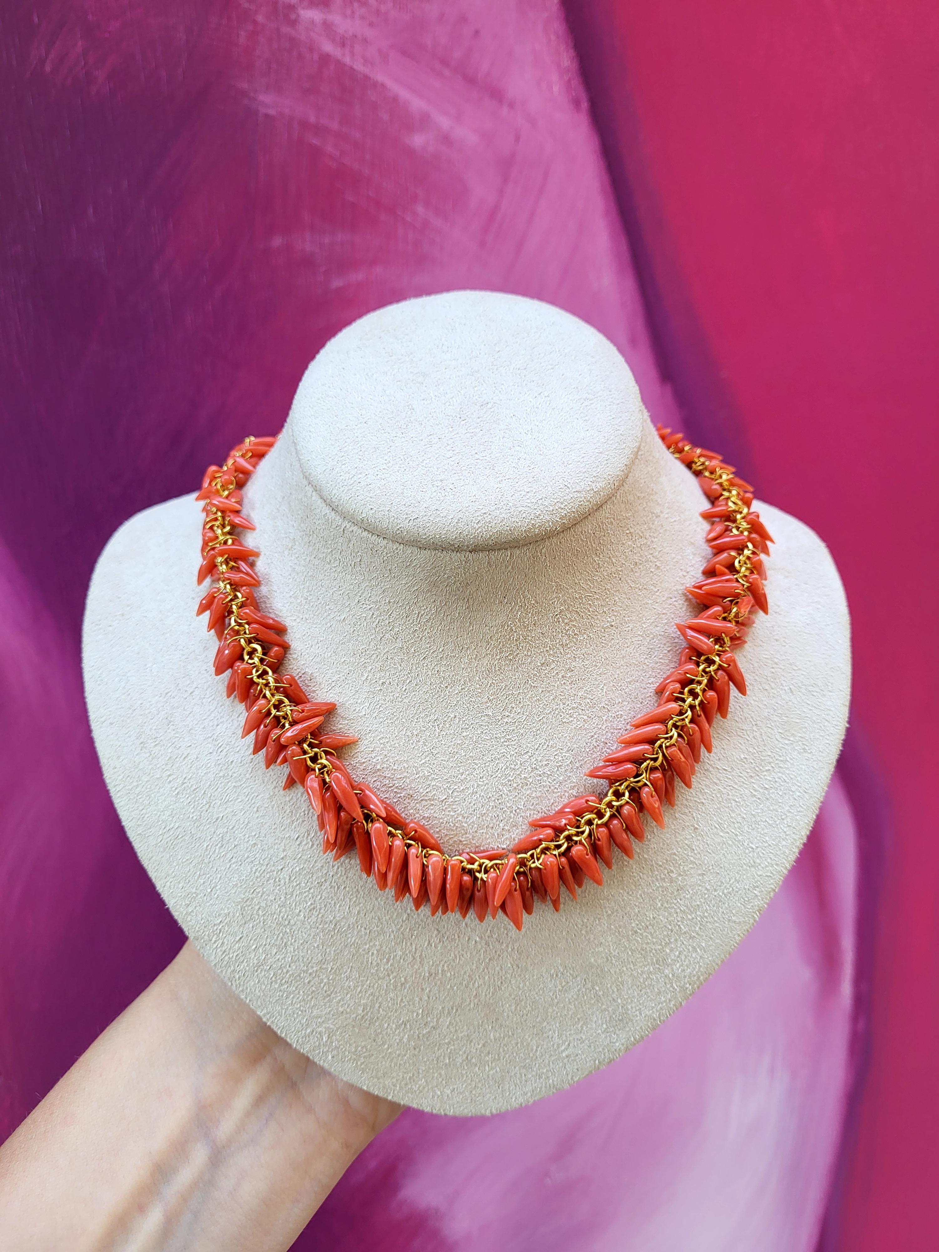Gurhan Natural Coral Draped Beaded Necklace with 18 Karat Yellow Gold  For Sale 2