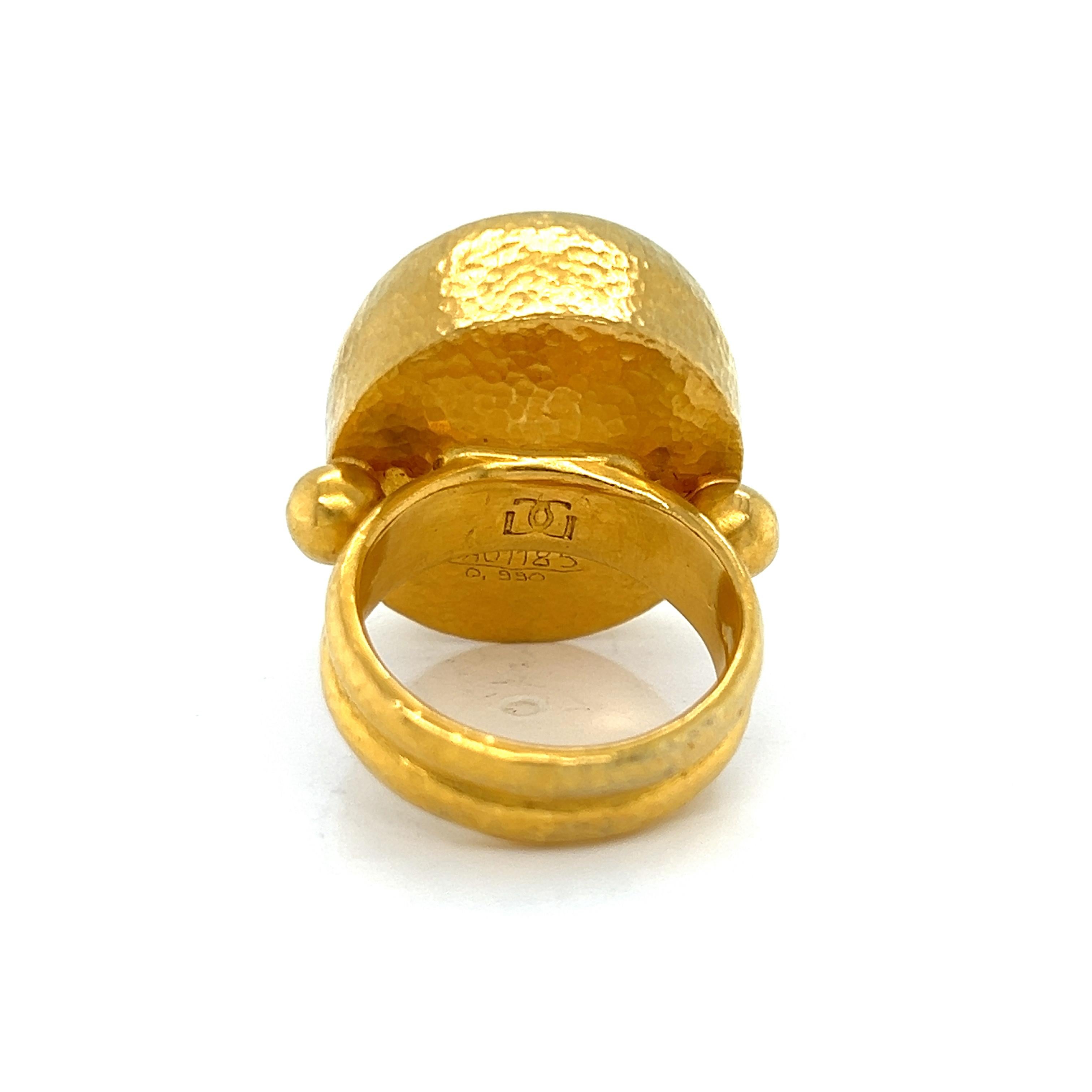 Cabochon Anello cocktail con pietra d'oro Gurhan Rune in oro 24k e quarzo rutilato in vendita