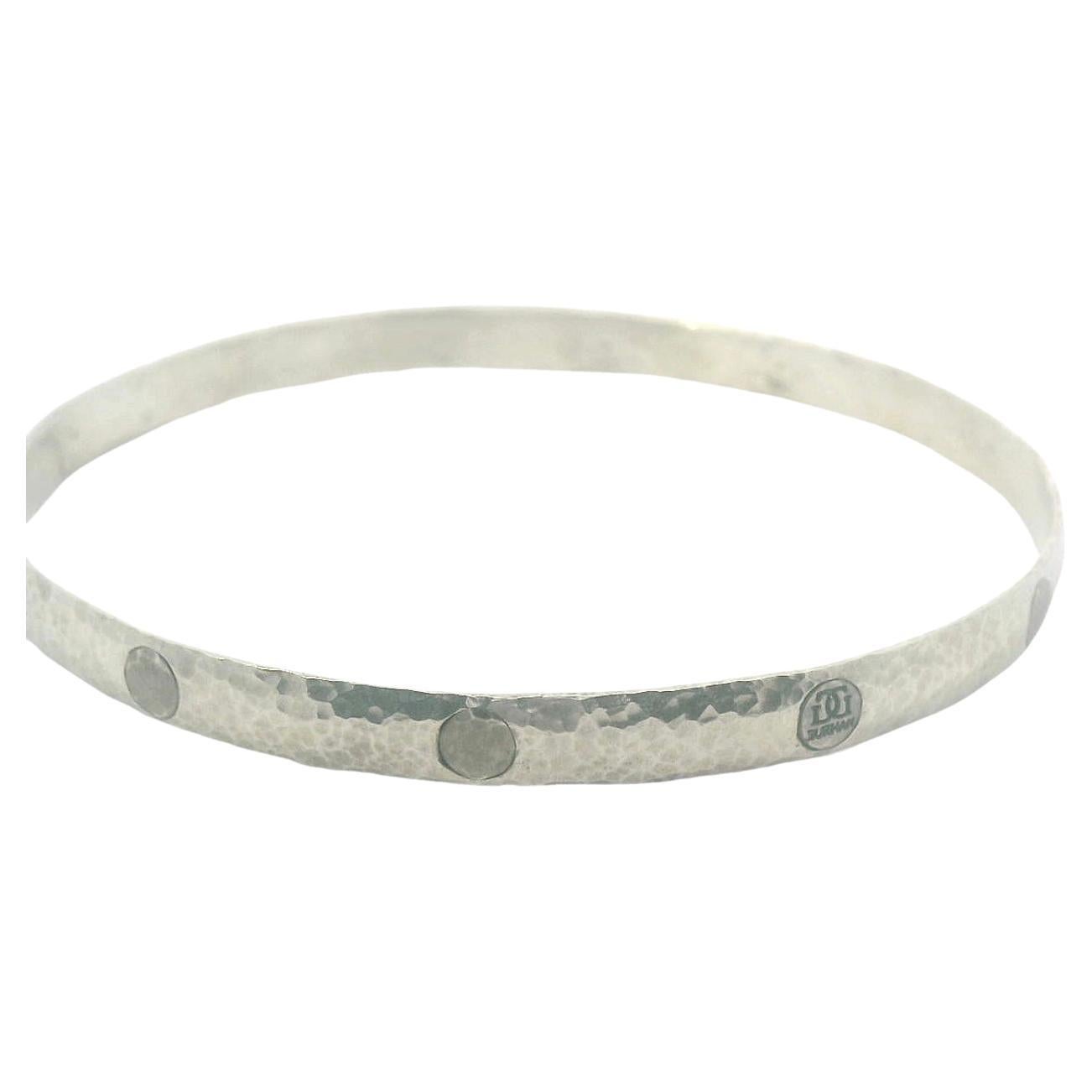 Bracelet jonc Gurhan en argent

Style de bijoux : Bracelet
Type de métal : Argent
Poids total du métal : 13,7 grammes
Marque : Gurhan


Mesure : 65 mm de diamètre intérieur