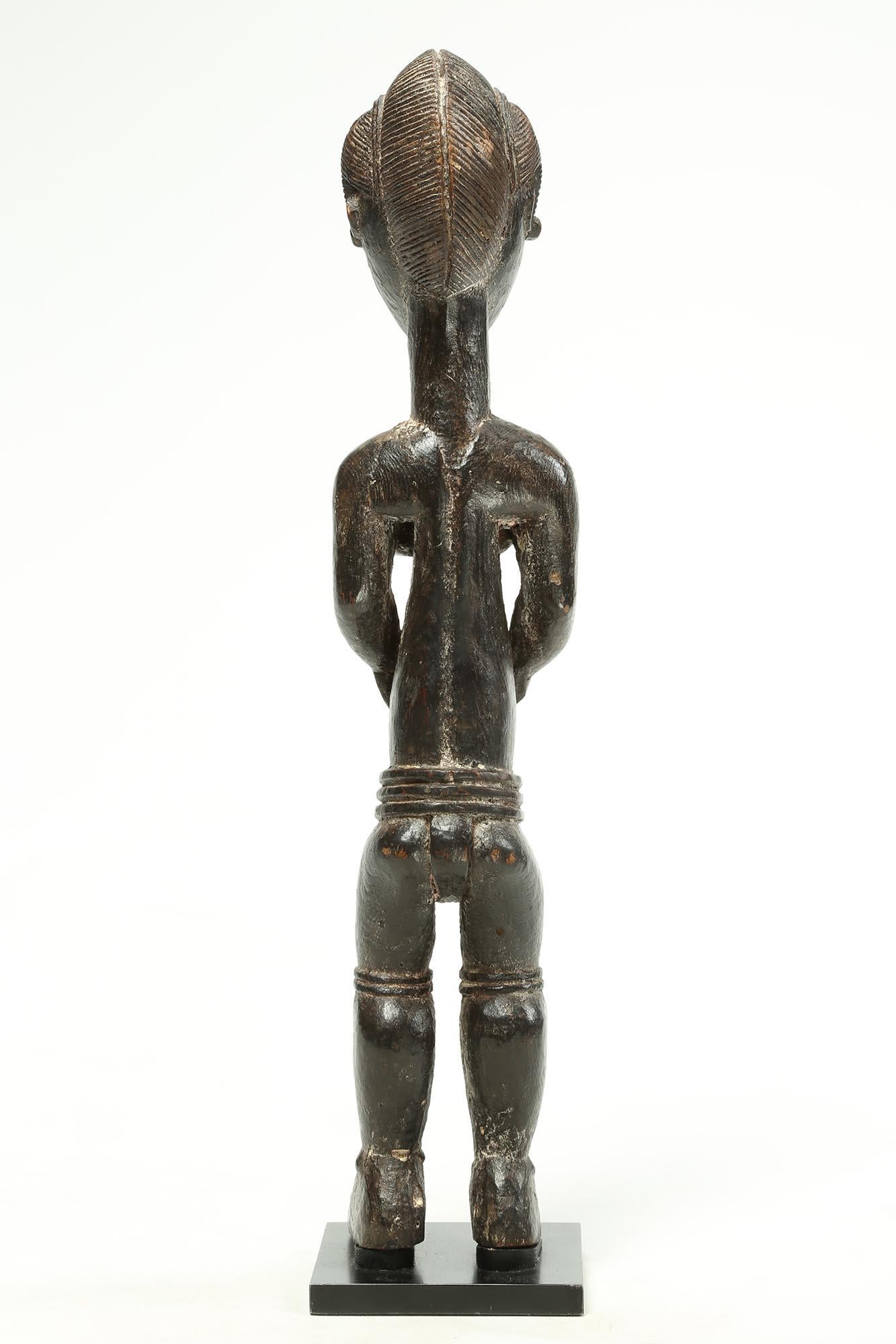 Guro Female Figure Ivory Coast West African Tribal Art Cote d'Ivoire Elegant In Good Condition For Sale In Santa Fe, NM