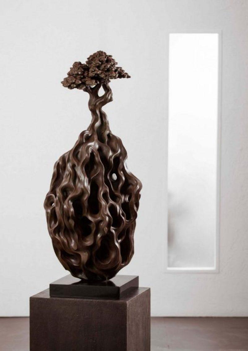 Roots, revêtement métallique liquide sur composite de pierre de l'artiste indien « en stock » - Contemporain Art par Divyendu Anand