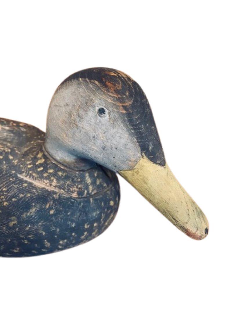 Señuelo de pato negro de cabeza torneada Gus Wilson, South Portland Maine, hacia 1930 Arte popular en venta