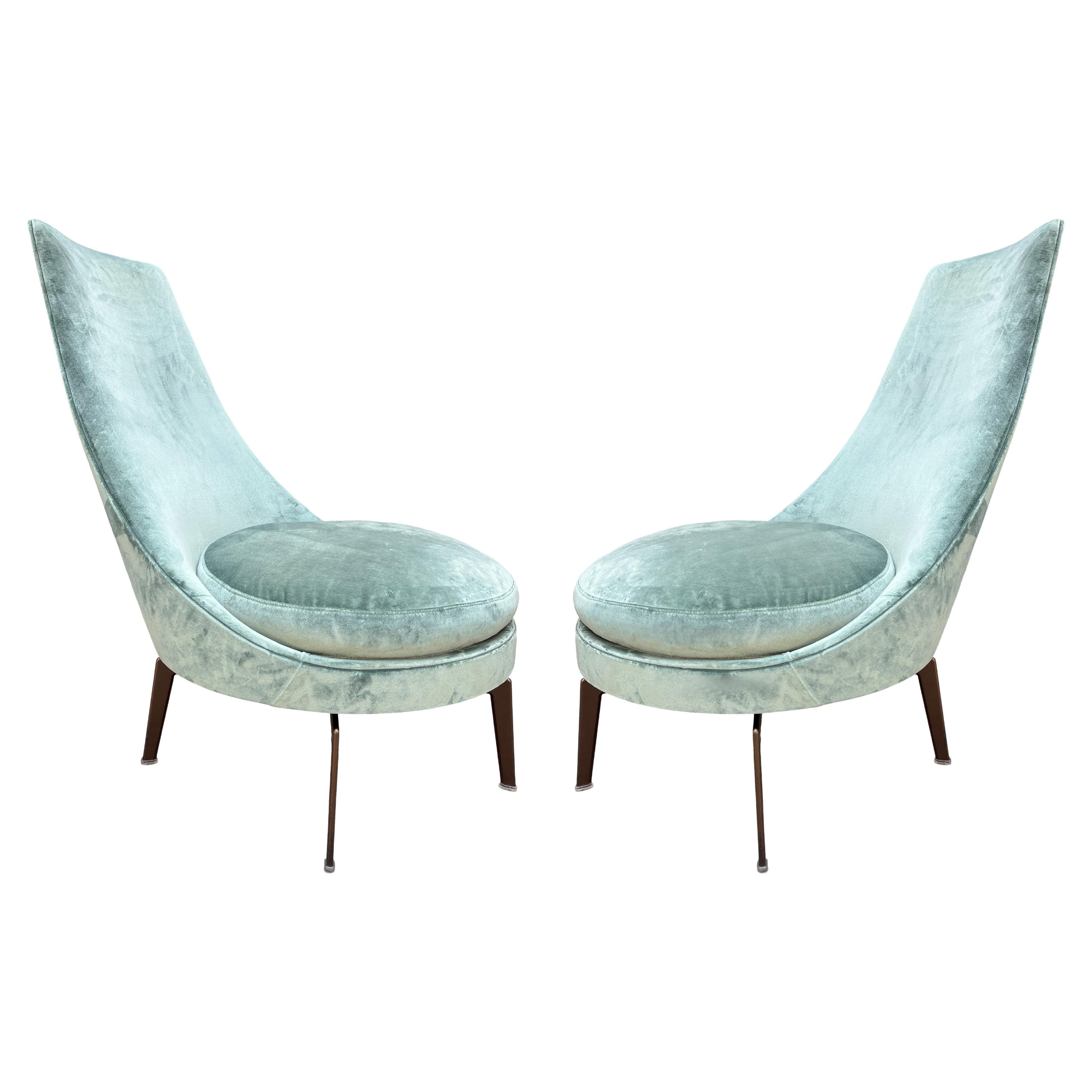 Stunning Post-Modern Guscioalto Lounge chair by Antonio Citterio for Flexform. Sea foam velvet upholstery adds a touch of luxury and elegance to any space, while the plush cushioning ensures maximum comfort during extended periods of use. The chair