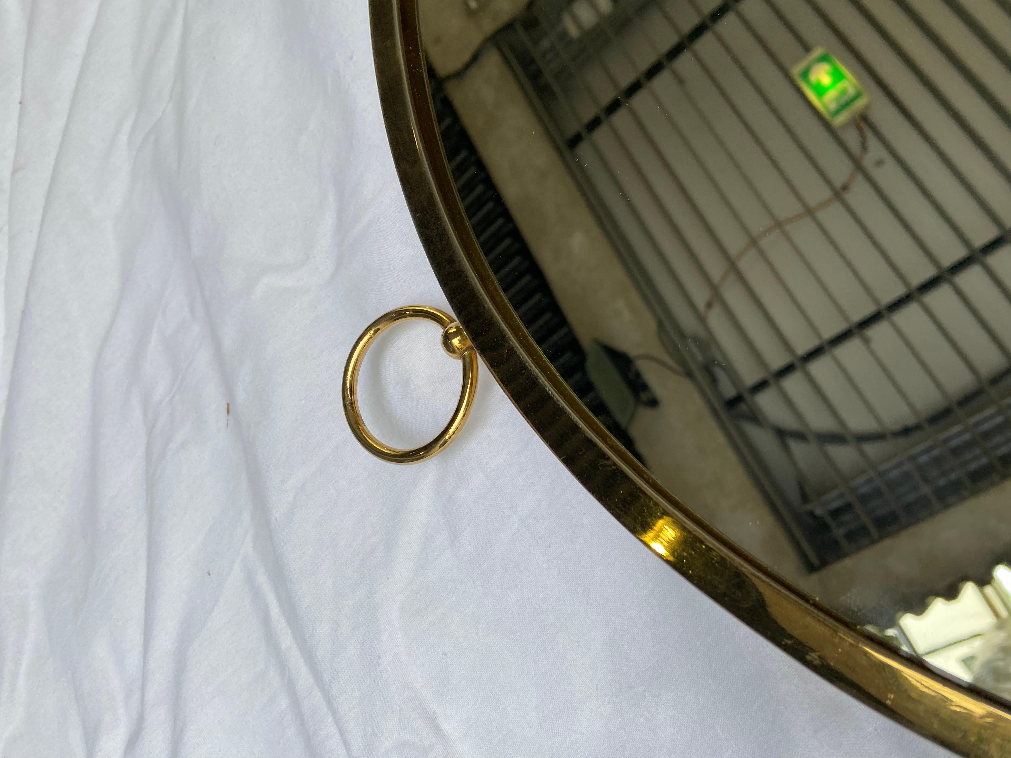 Miroir à soufflets - Piero Fornasetti 
Miroir et laiton 
Mesure : Diamètre 49 cm 
Prix : 1650 euros.