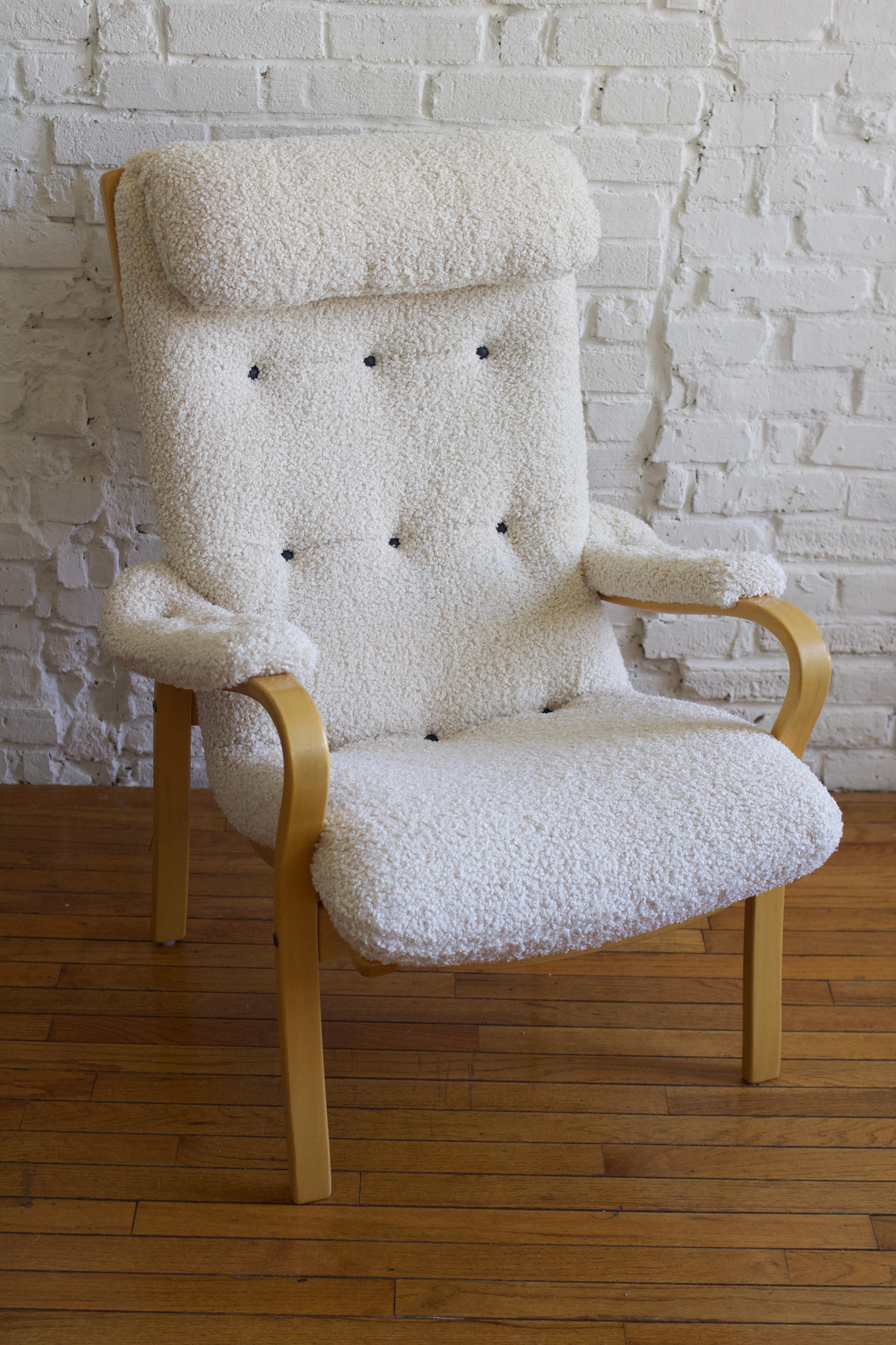 Bouclé Fauteuil Peter en bois cintré et bouclette de Gustaf Axel Berg, années 1960 en vente