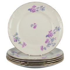 Gustafsberg, Svezia. Un set di sei piatti di maiolica "Geranium".