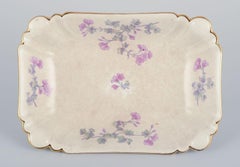 Gustafsberg, Suecia. Dos platos oblongos y hondos de loza "Geranio".