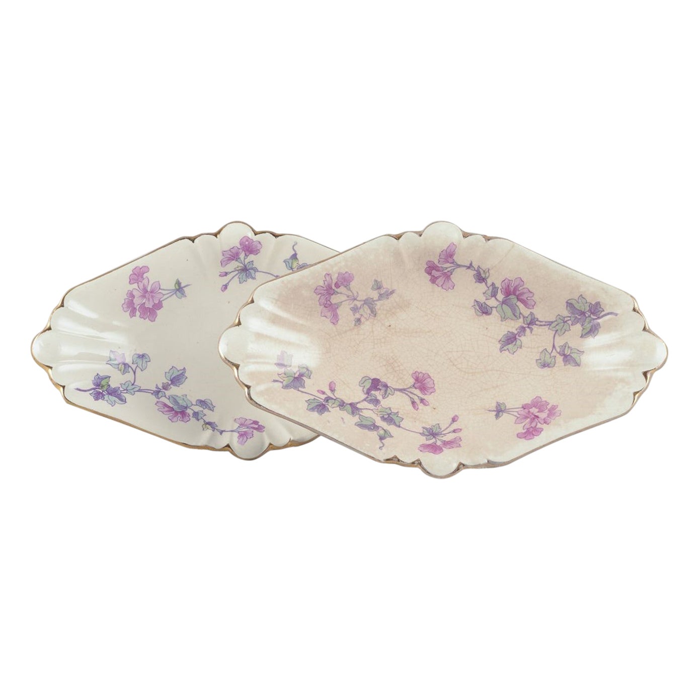 Gustafsberg, Schweden. Zwei kleine längliche Steingutschalen aus „Geranium“ aus Steingut. im Angebot