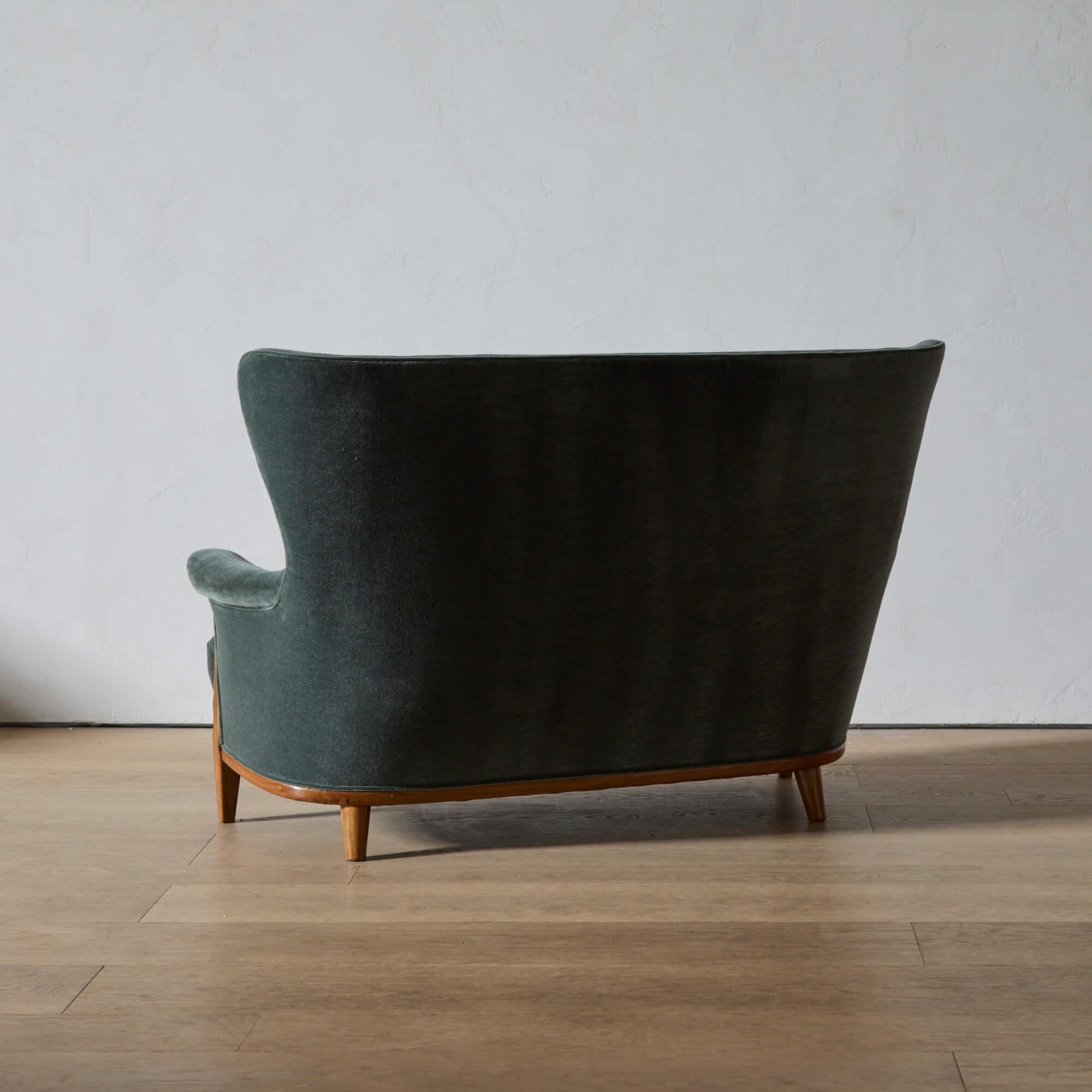 Gustav Allert Formschöne Couch (Schwedisch) im Angebot