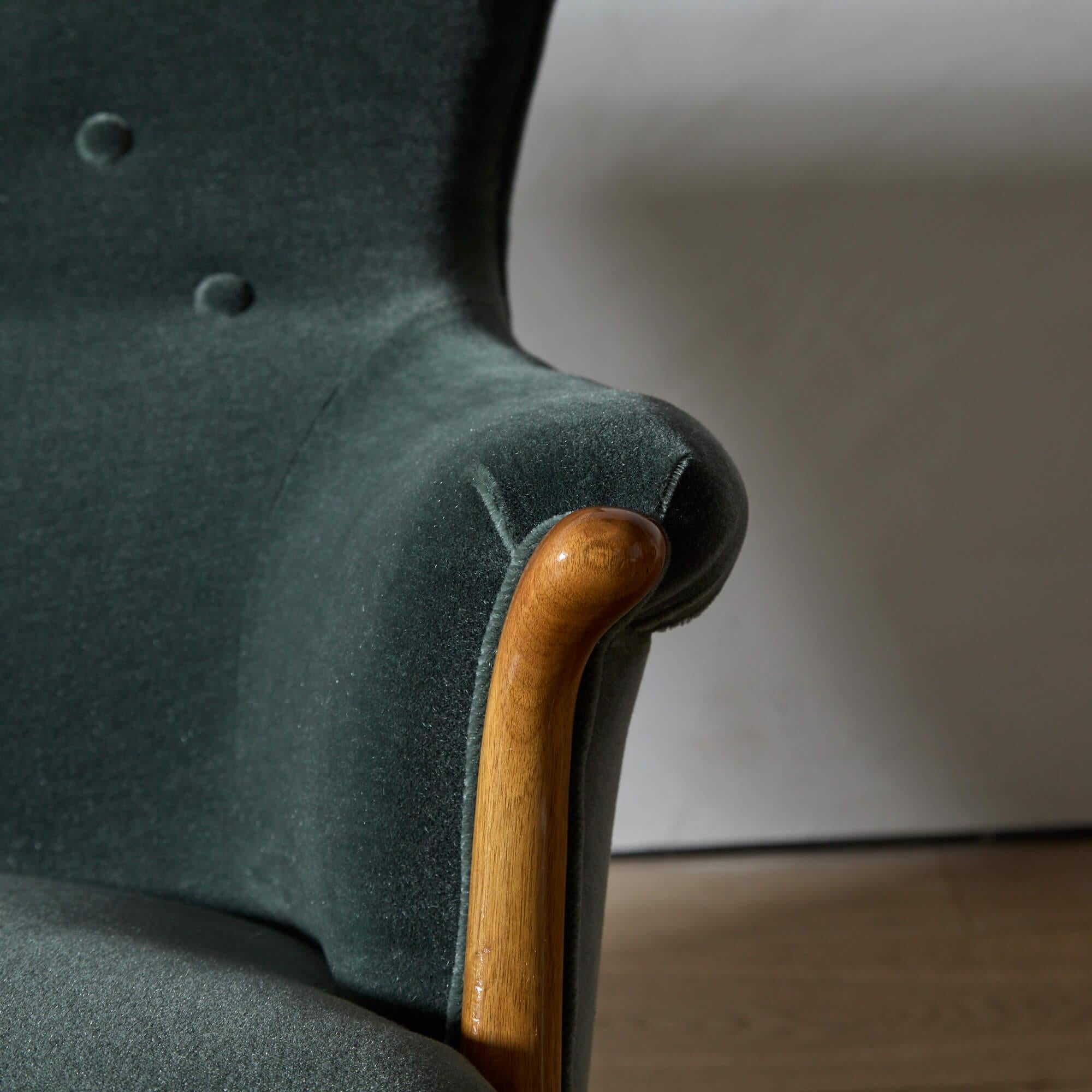Gustav Allert Formschöne Couch (Mohairwolle) im Angebot