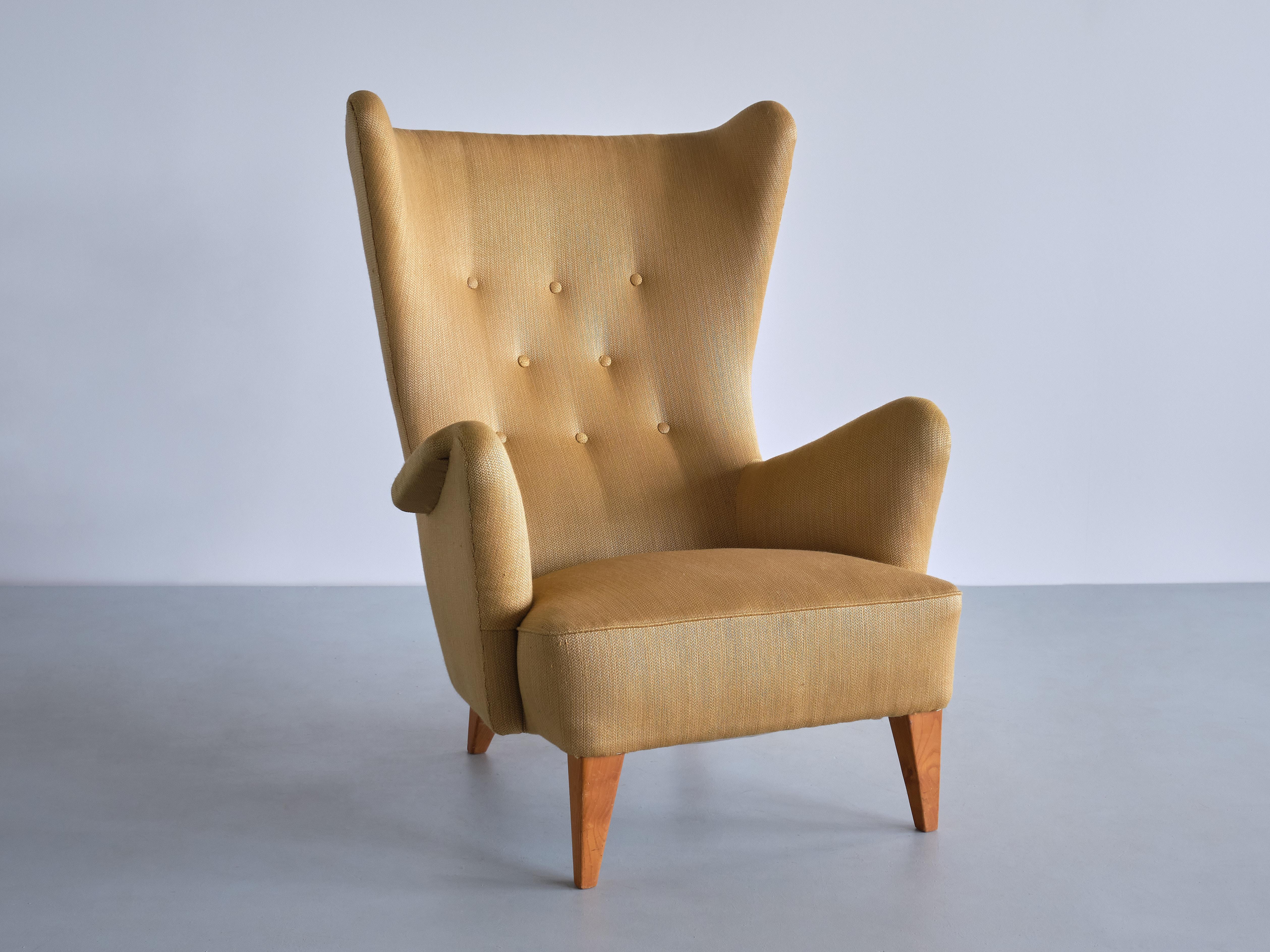 This rare wingback chair was produced in Sweden in the late 1940s. The design is attributed to Gustaf Axel Berg. The chair is documented in a 1950 advertisement of the upscale department store Wessels in Malmö.

The elegant organic lines of the