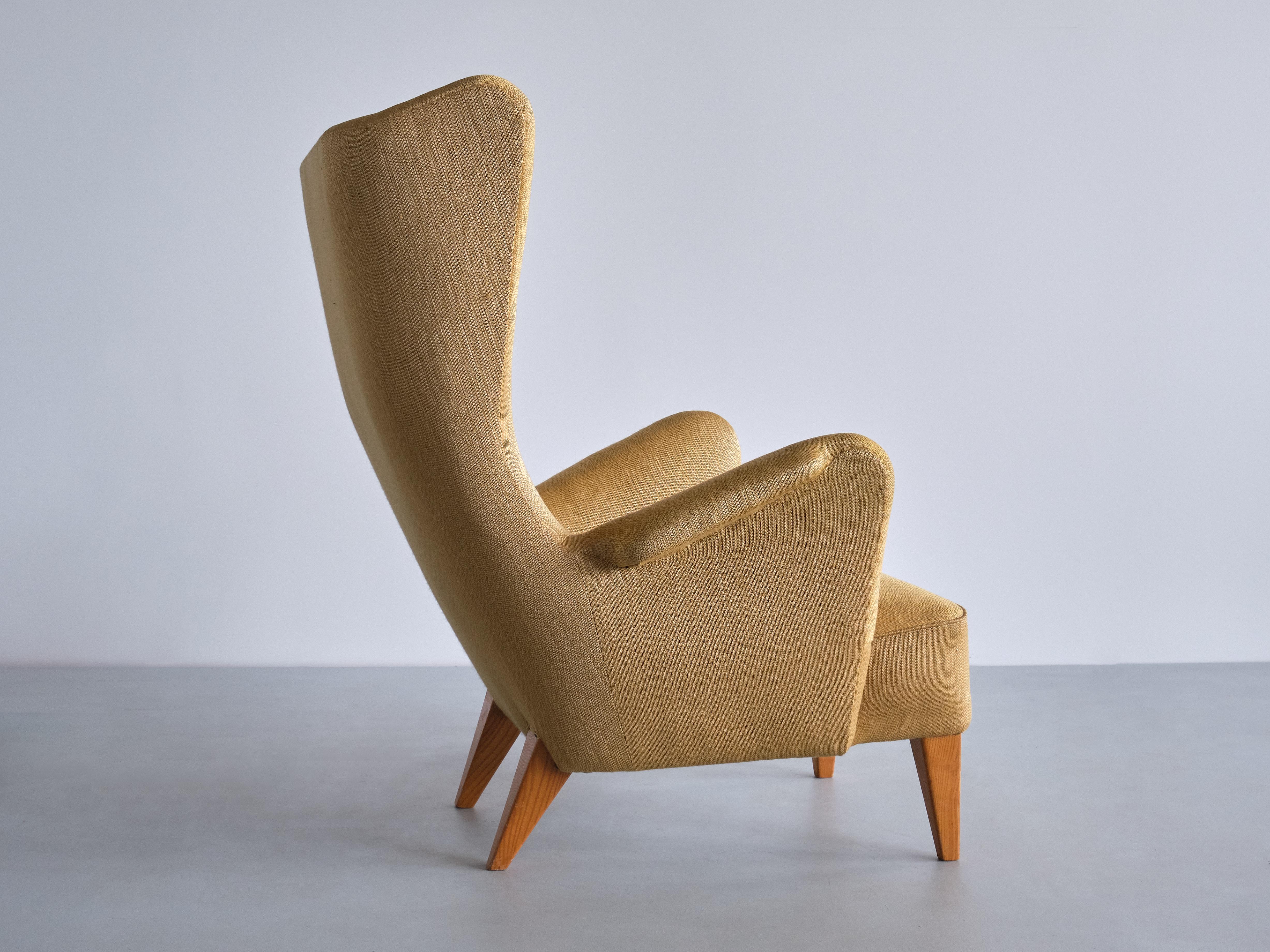 Gustav Axel Berg Attributed Wingback Chair in Yellow Wool and Elm, Sweden, 1940s In Good Condition For Sale In The Hague, NL