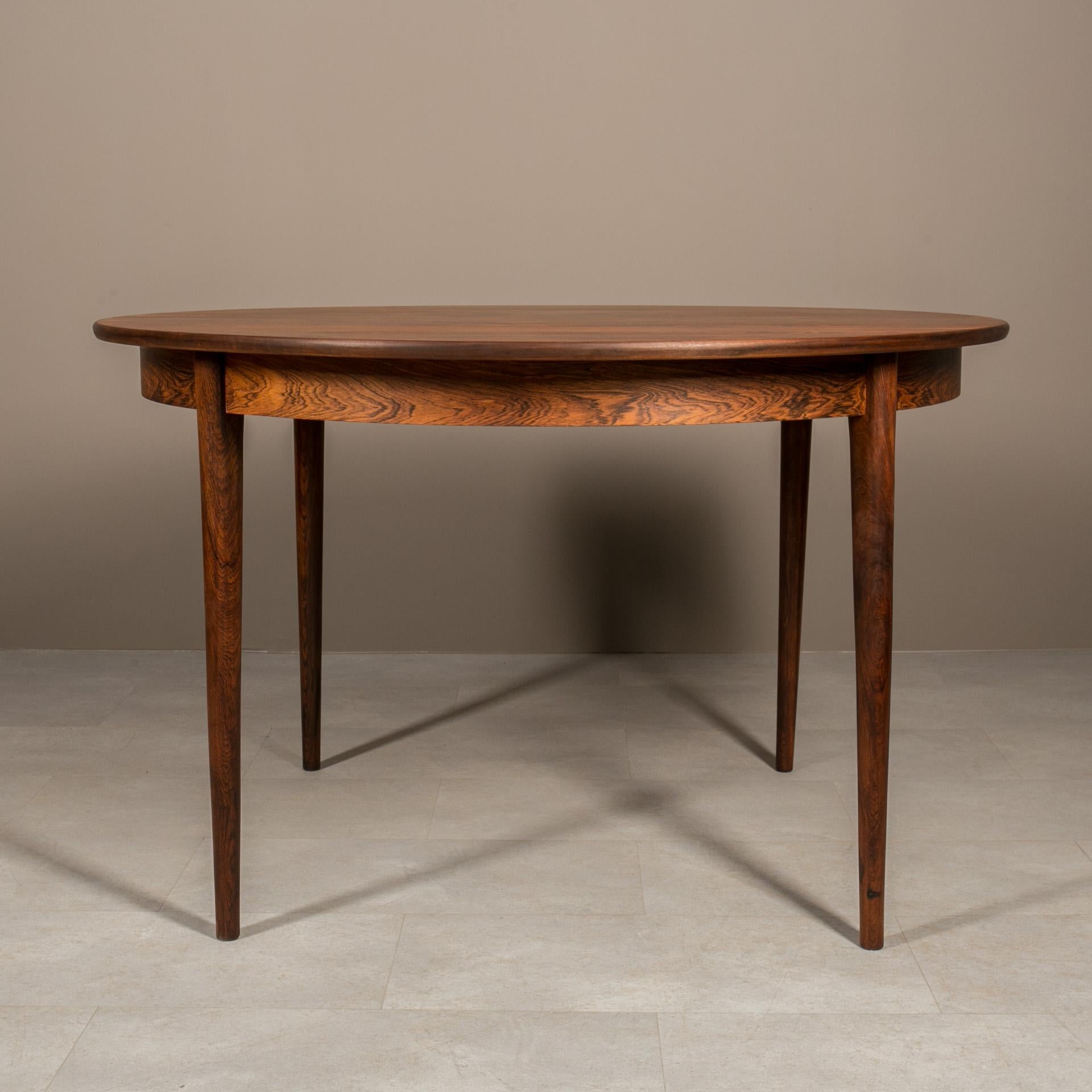 Gustav Bahus Dining Set, Extendable Round Table, 4 Chairs, Norway, 1960s 3