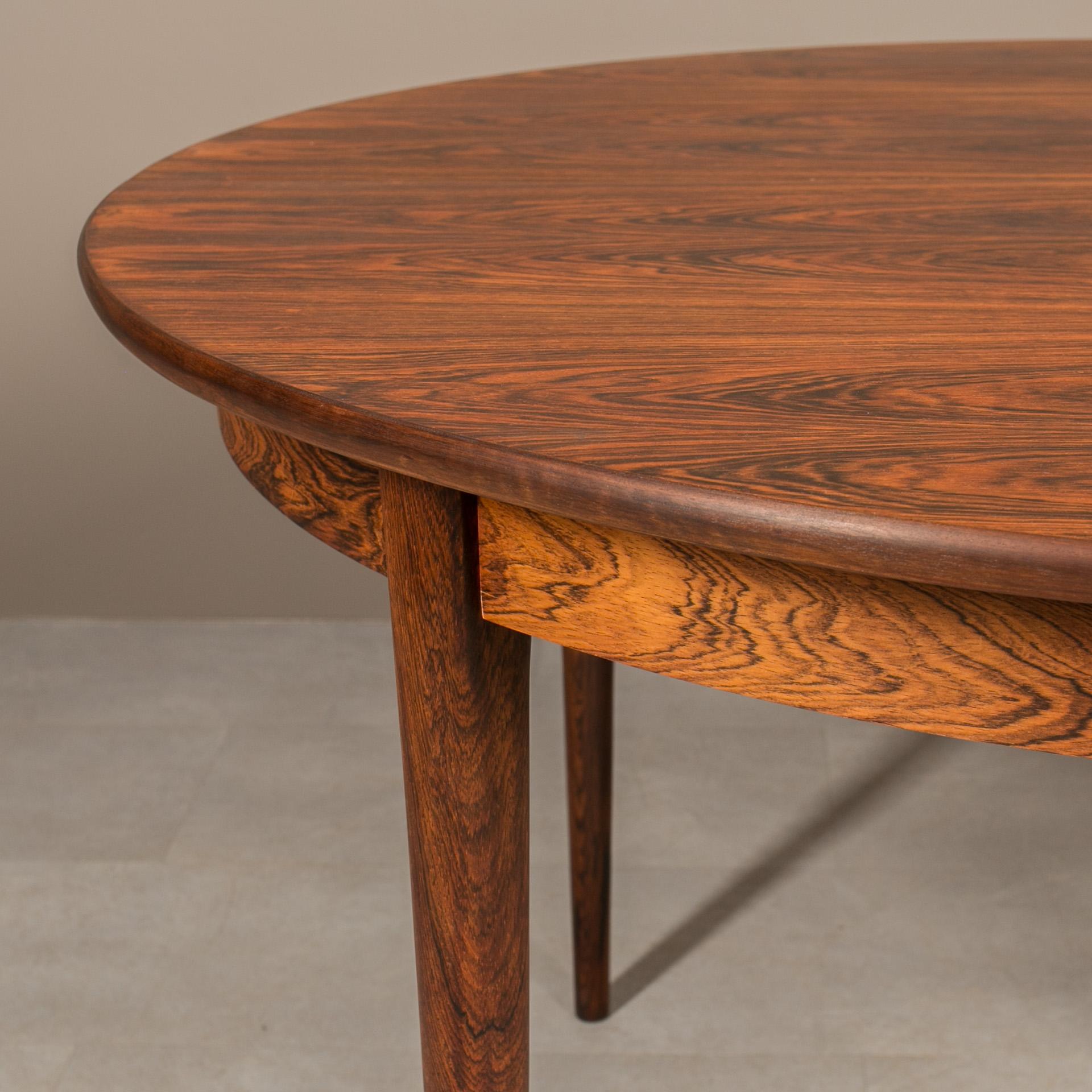 Gustav Bahus Dining Set, Extendable Round Table, 4 Chairs, Norway, 1960s 5