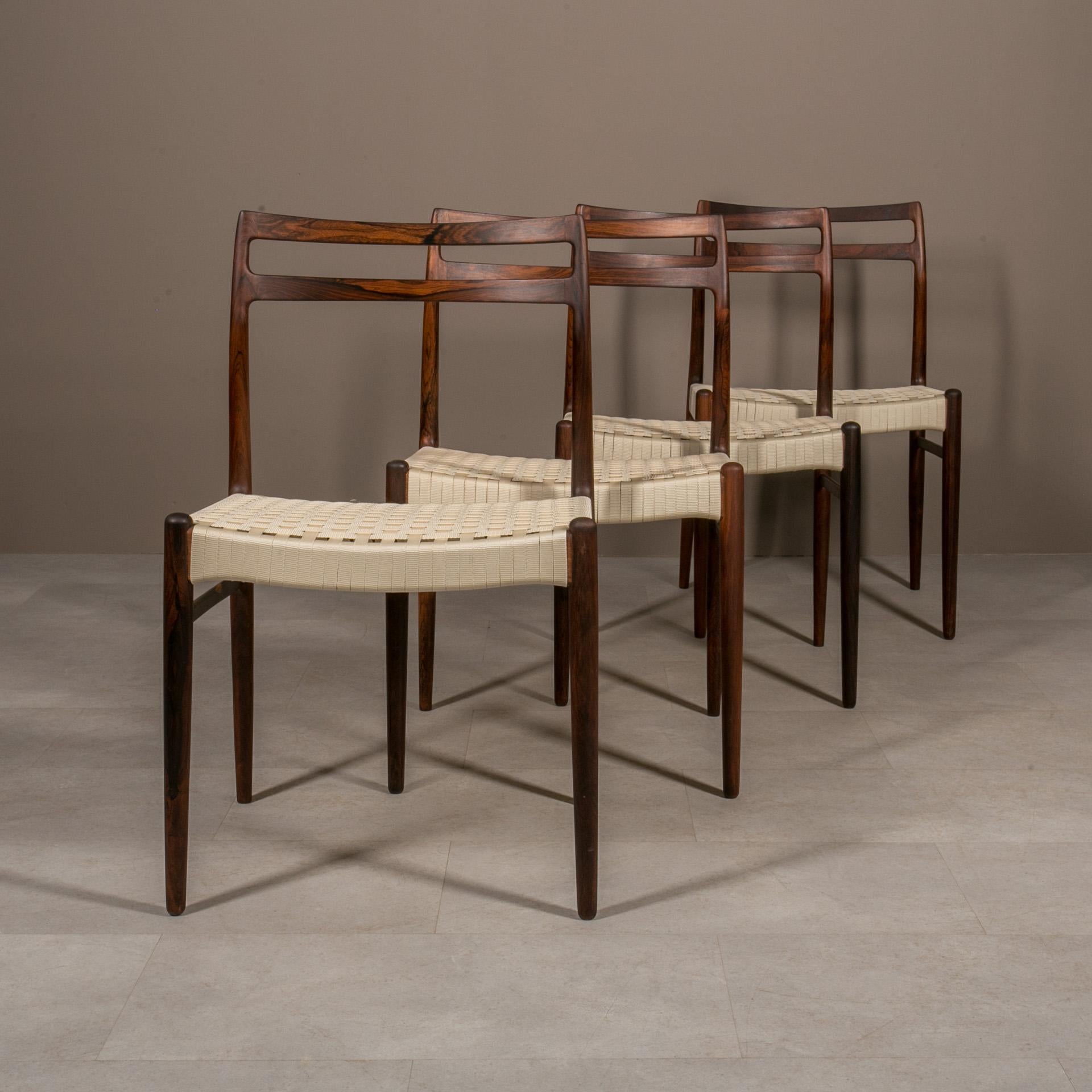 Gustav Bahus Dining Set, Extendable Round Table, 4 Chairs, Norway, 1960s In Good Condition In Wrocław, Poland