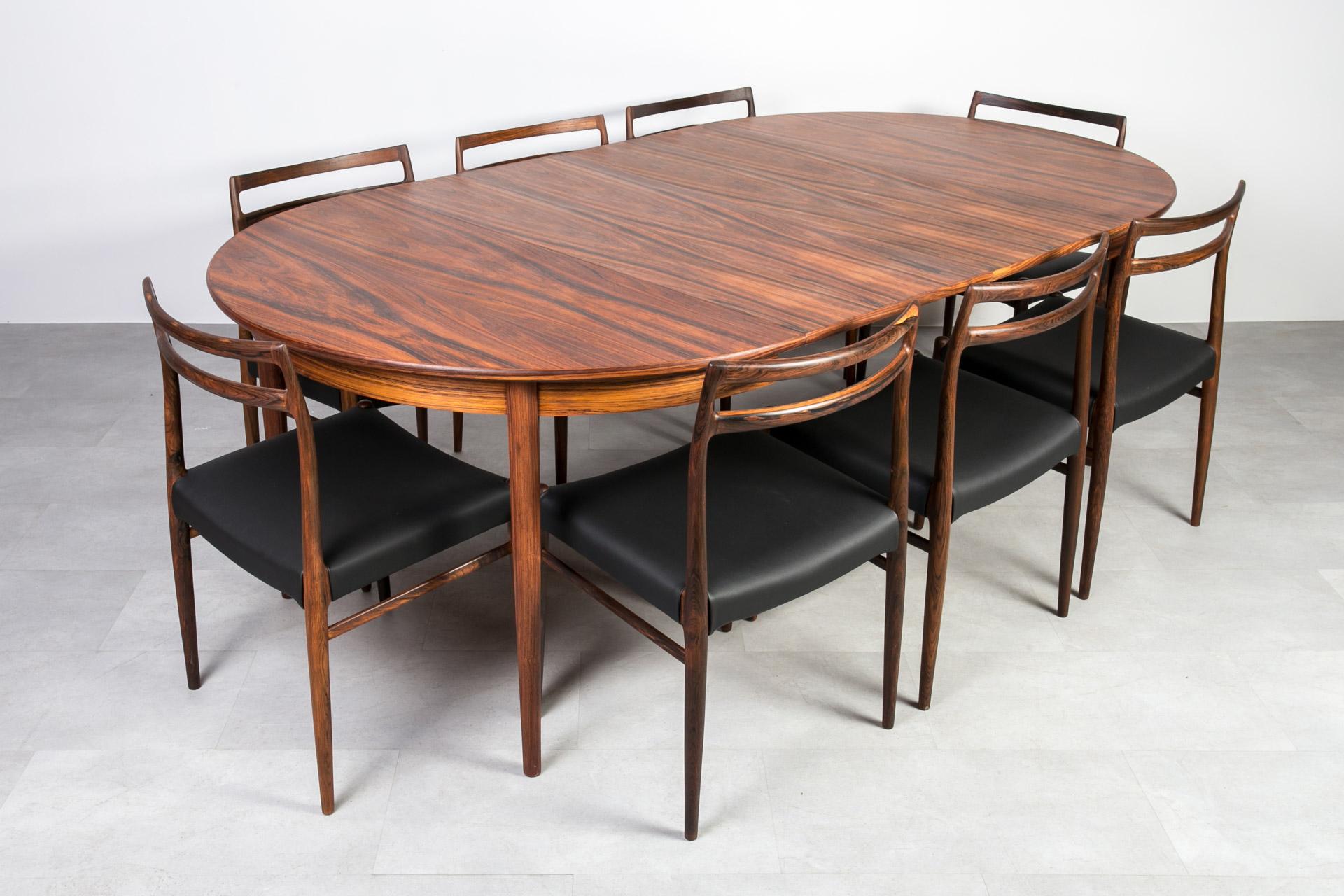 This stunning dining set was designed in the 1960s by Alf Aarseth for the renowned Norwegian manufacturer Gustav Bahus.
It includes eight dining chairs (Model No. 146) by Alf Aarseth and a matching extendable round dining table (Model No. R6) by