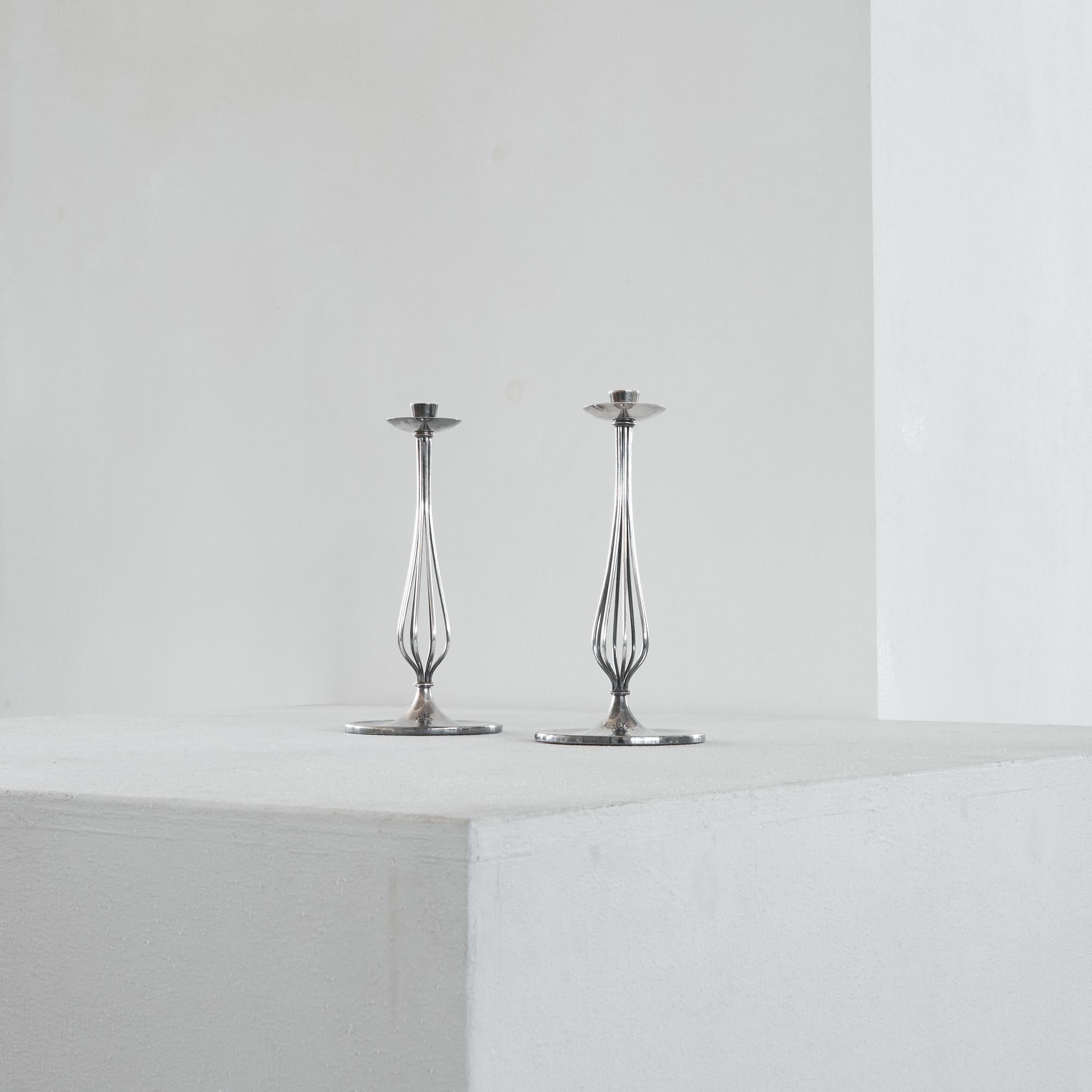 Mid-Century moderno Gustav Beran Coppia di portacandele placcati in argento Van Kempen & Begeer 1960s in vendita