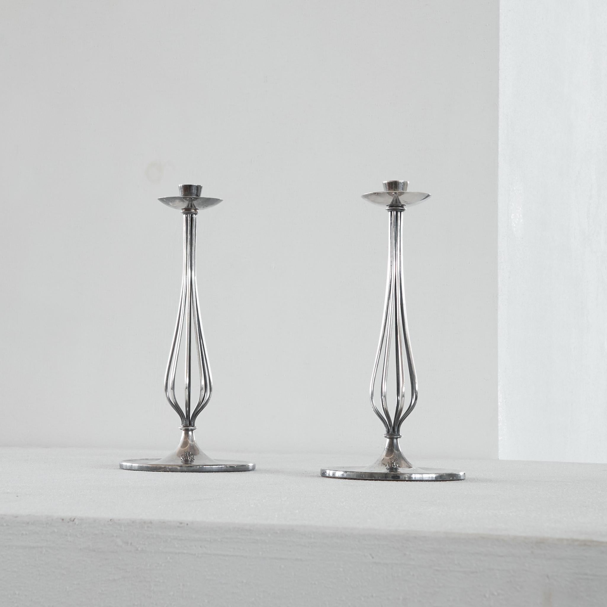 Olandese Gustav Beran Coppia di portacandele placcati in argento Van Kempen & Begeer 1960s in vendita