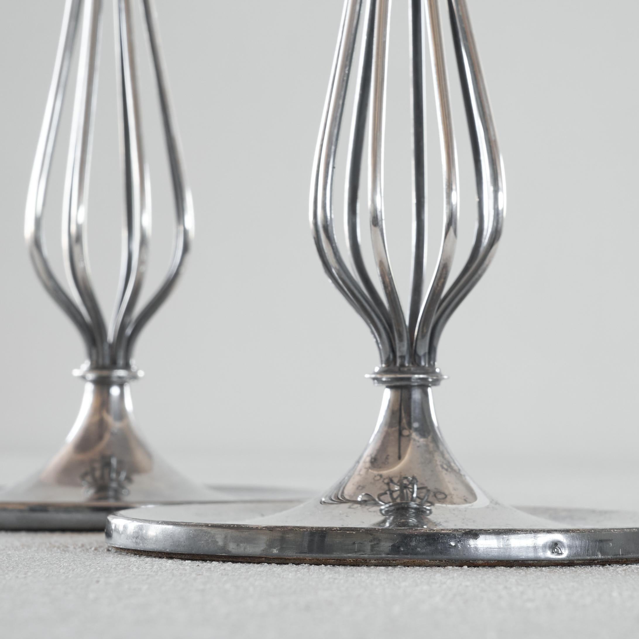 Placcato argento Gustav Beran Coppia di portacandele placcati in argento Van Kempen & Begeer 1960s in vendita