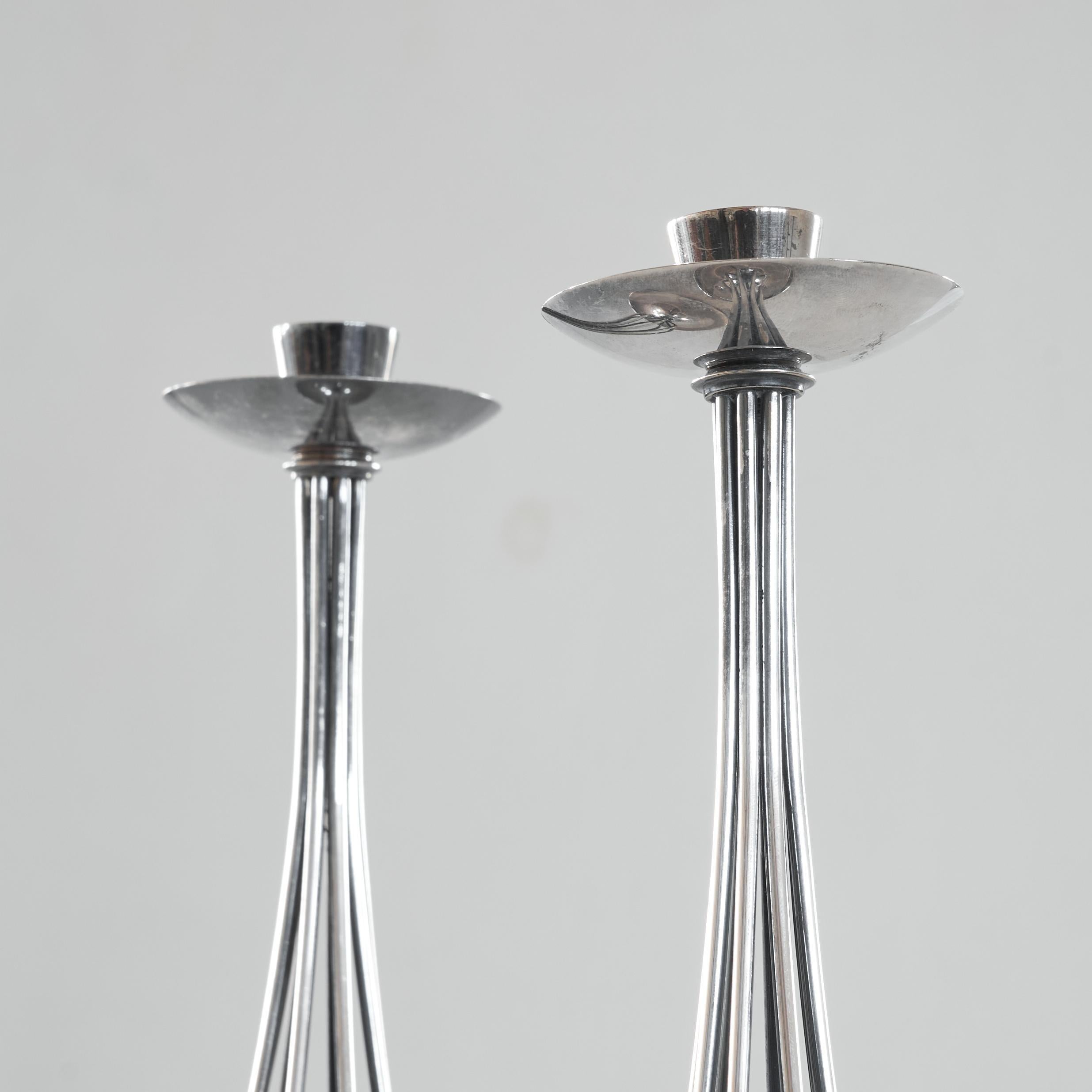 Gustav Beran Coppia di portacandele placcati in argento Van Kempen & Begeer 1960s in vendita 1