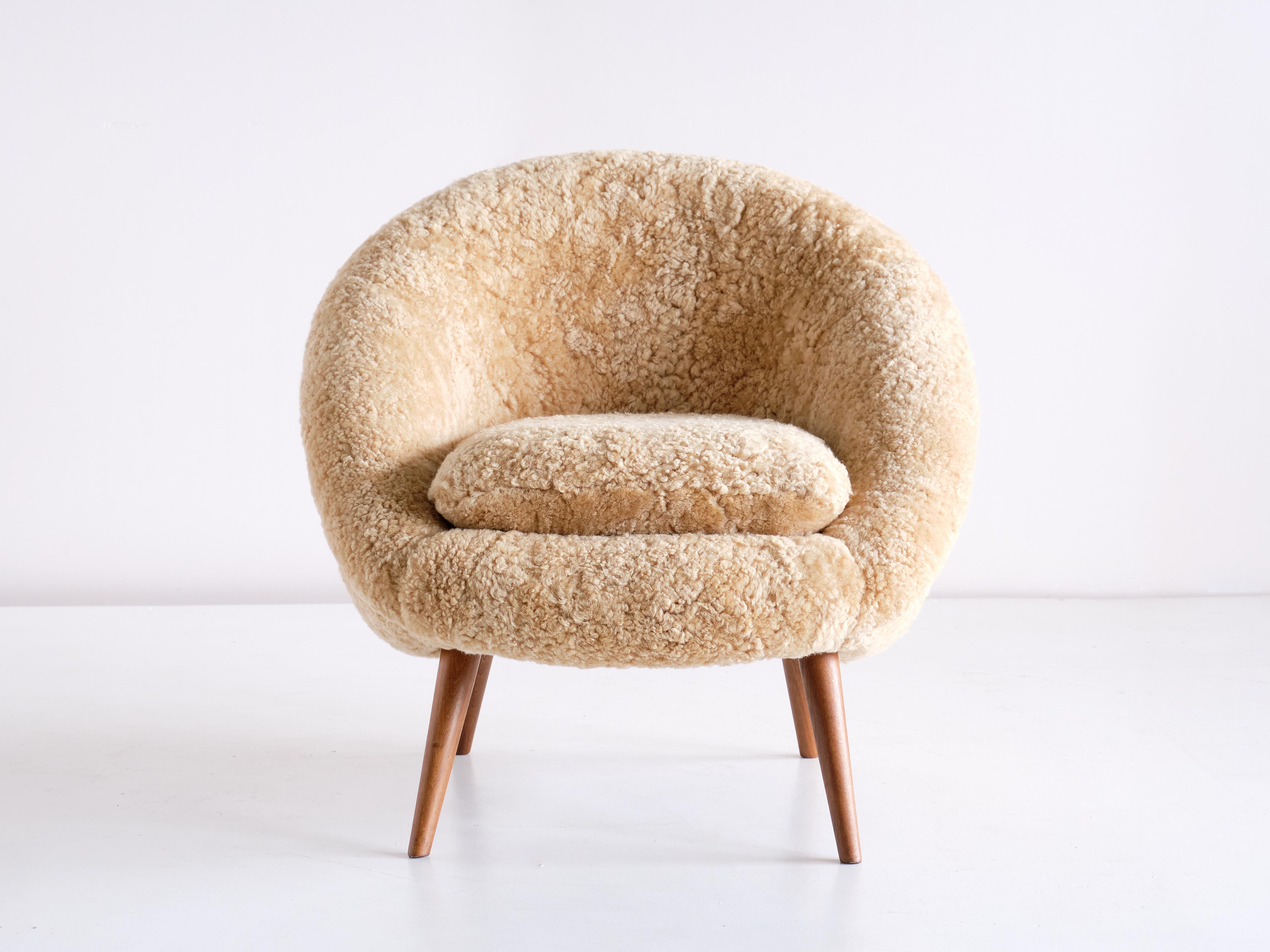 Mid-Century Modern Gustav Bergmann Lounge Chair in Sheepskin and Beech, Germany, 1960