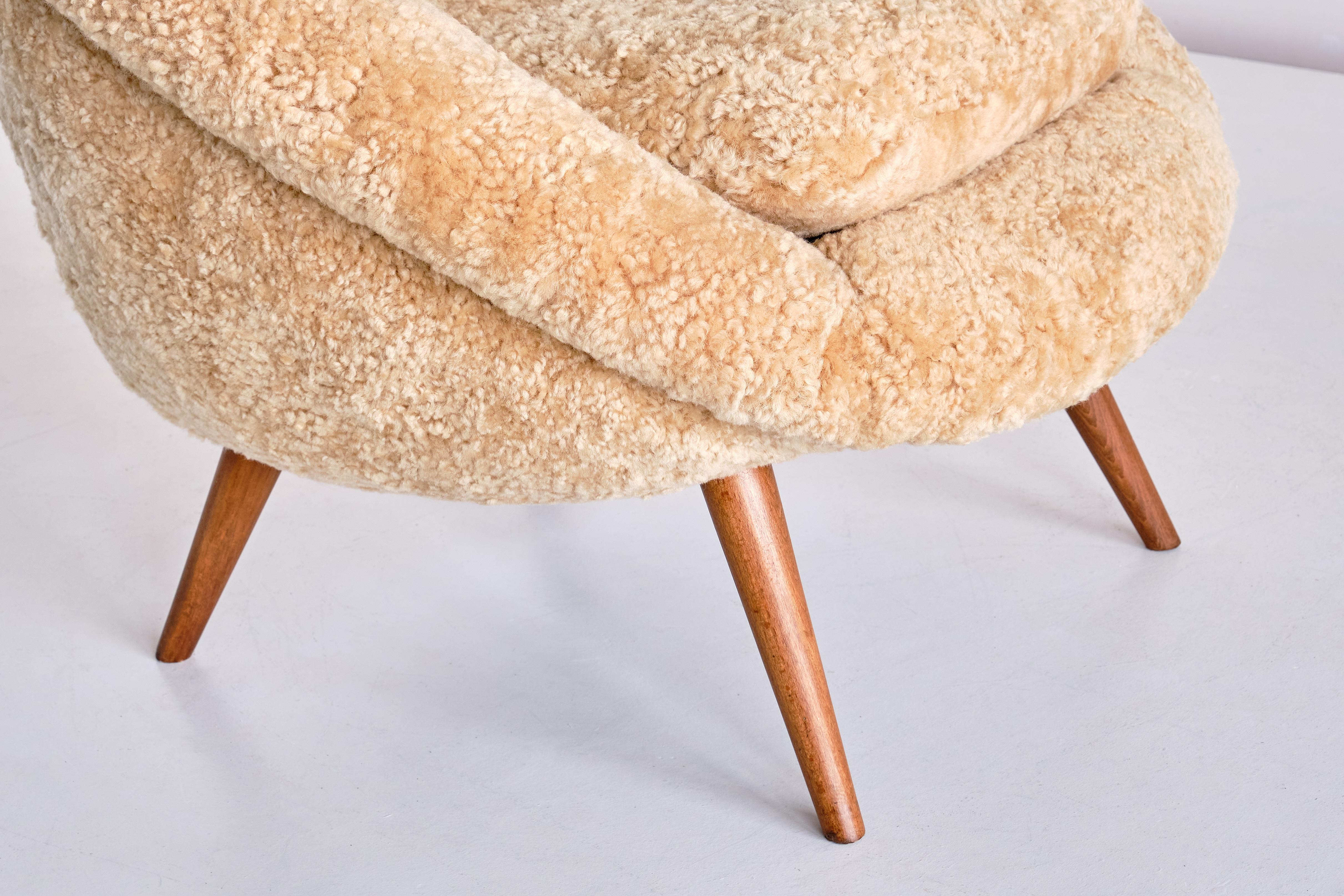 Mid-20th Century Gustav Bergmann Lounge Chair in Sheepskin and Beech, Germany, 1960