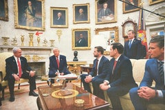 Centre de table Paris ca. 1825 Pendant identique dans le bureau ovale de Donald Trump