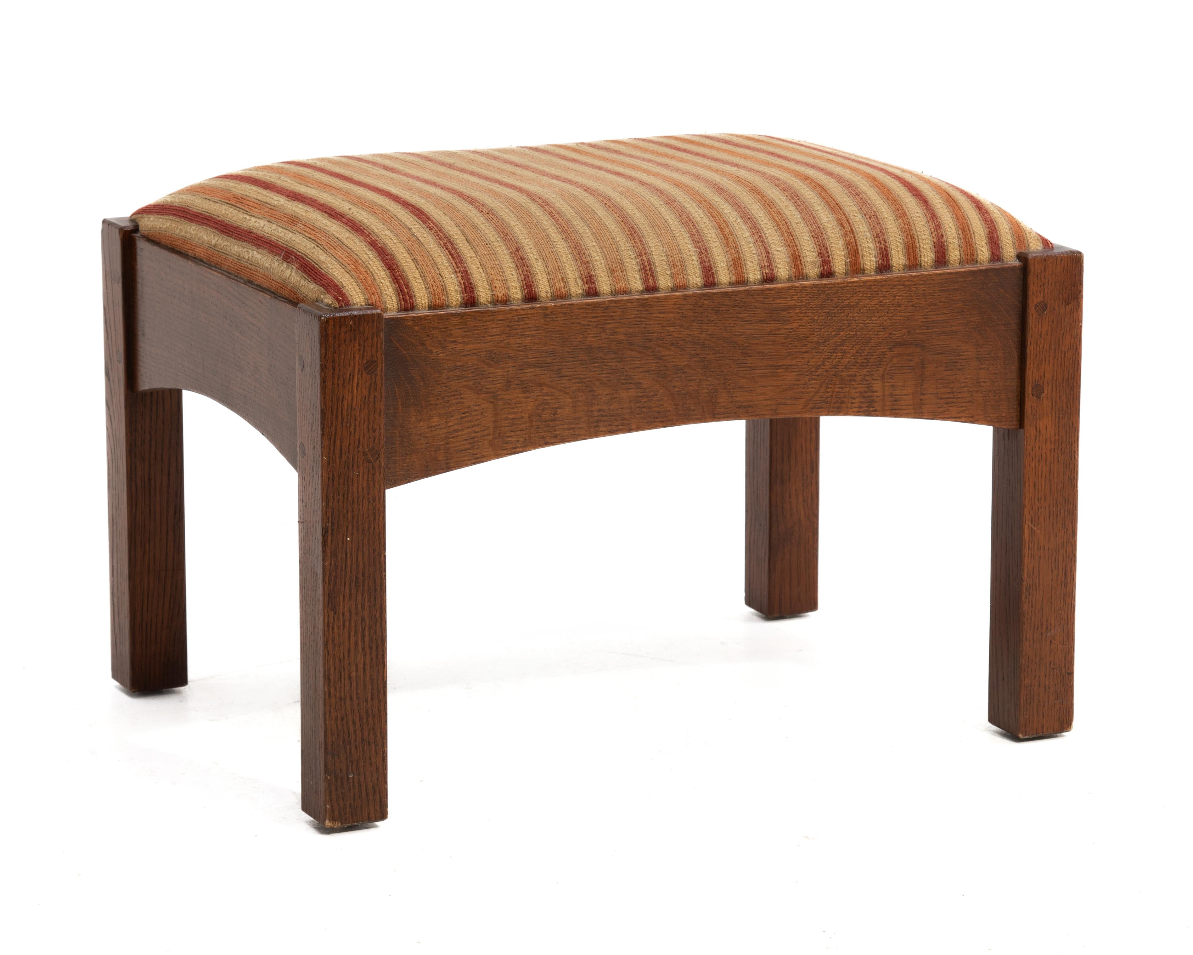 Gustav L&JG Stickley Footstool 89-2591 2014 Arts & Crafts Mission Oak Craftsman In Good Condition In Forest Grove, PA