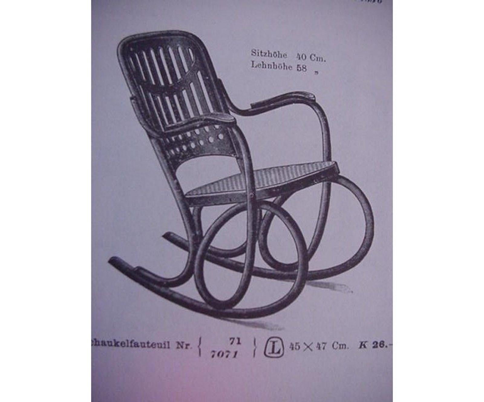Chaise à bascule attribuée à Gustav Siegel, fabriquée par Thonet, en bois cintré et rotin en vente 2