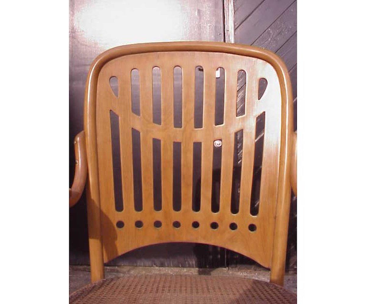 Fait main Chaise à bascule attribuée à Gustav Siegel, fabriquée par Thonet, en bois cintré et rotin en vente