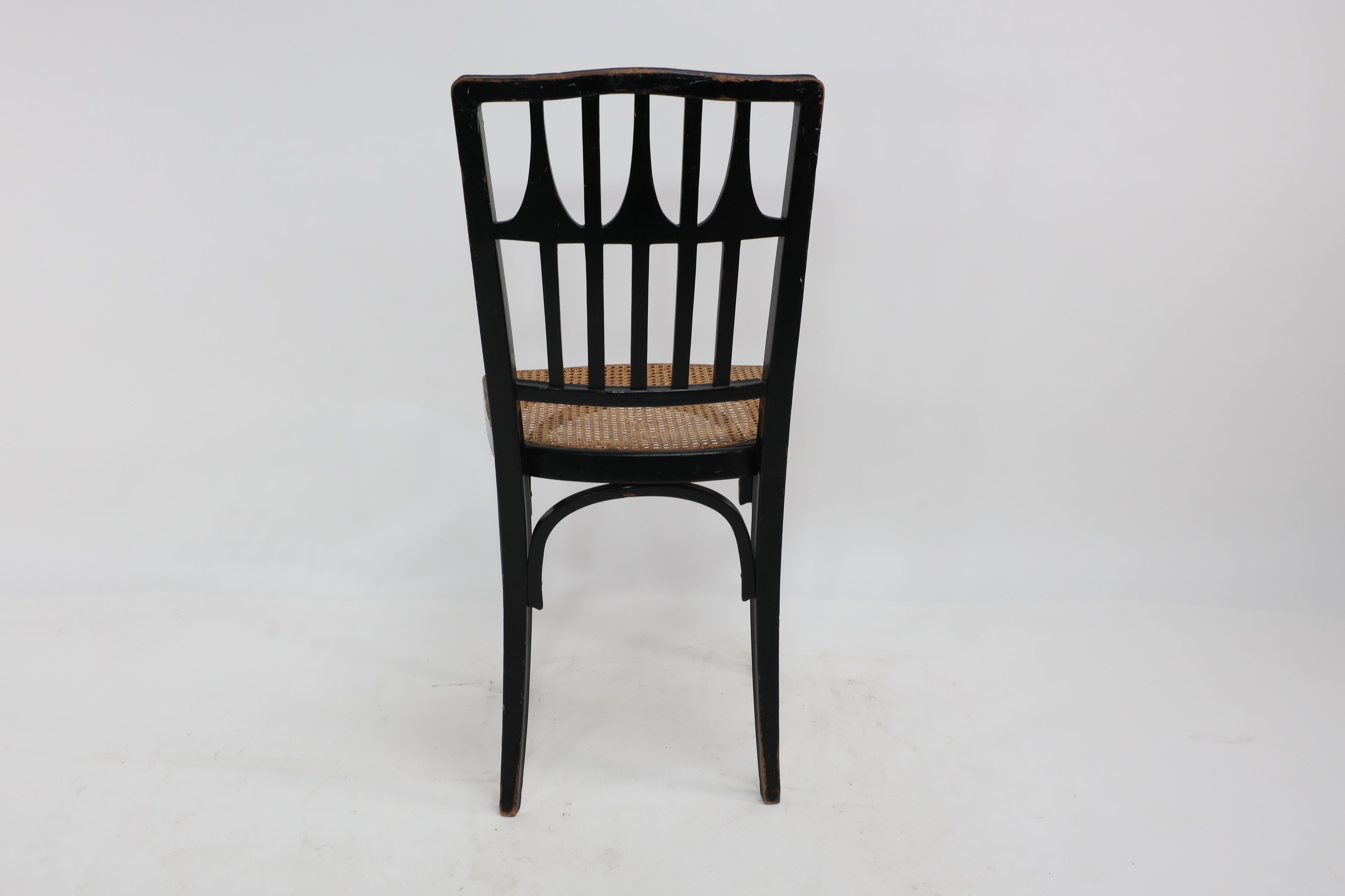 Gustav Siegel für J und J Kohn. Drei Esstischstühle aus ebonisiertem Bugholz oder Café-Stühle. (Geflecht) im Angebot