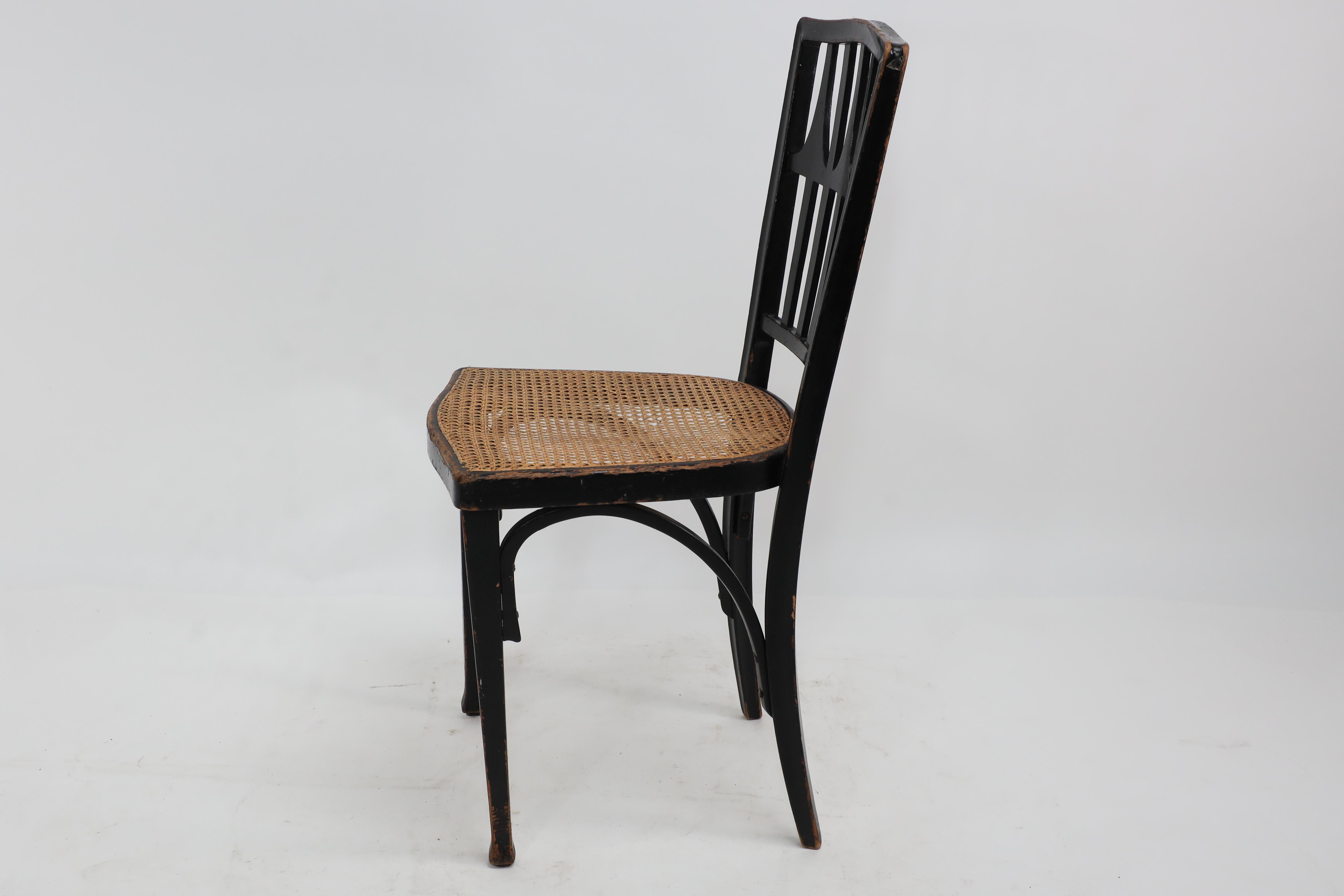 Gustav Siegel für J und J Kohn. Drei Esstischstühle aus ebonisiertem Bugholz oder Café-Stühle. (Frühes 20. Jahrhundert) im Angebot
