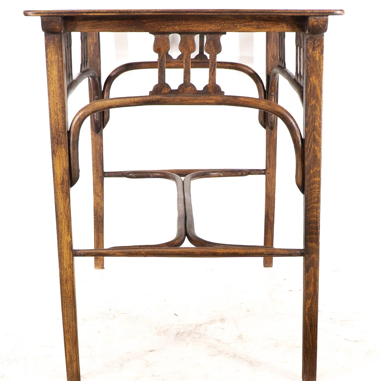 Gustav Siegel pour Jacob & Josef Kohn, une table en bois cintré sécessionniste de Vienne en vente 4