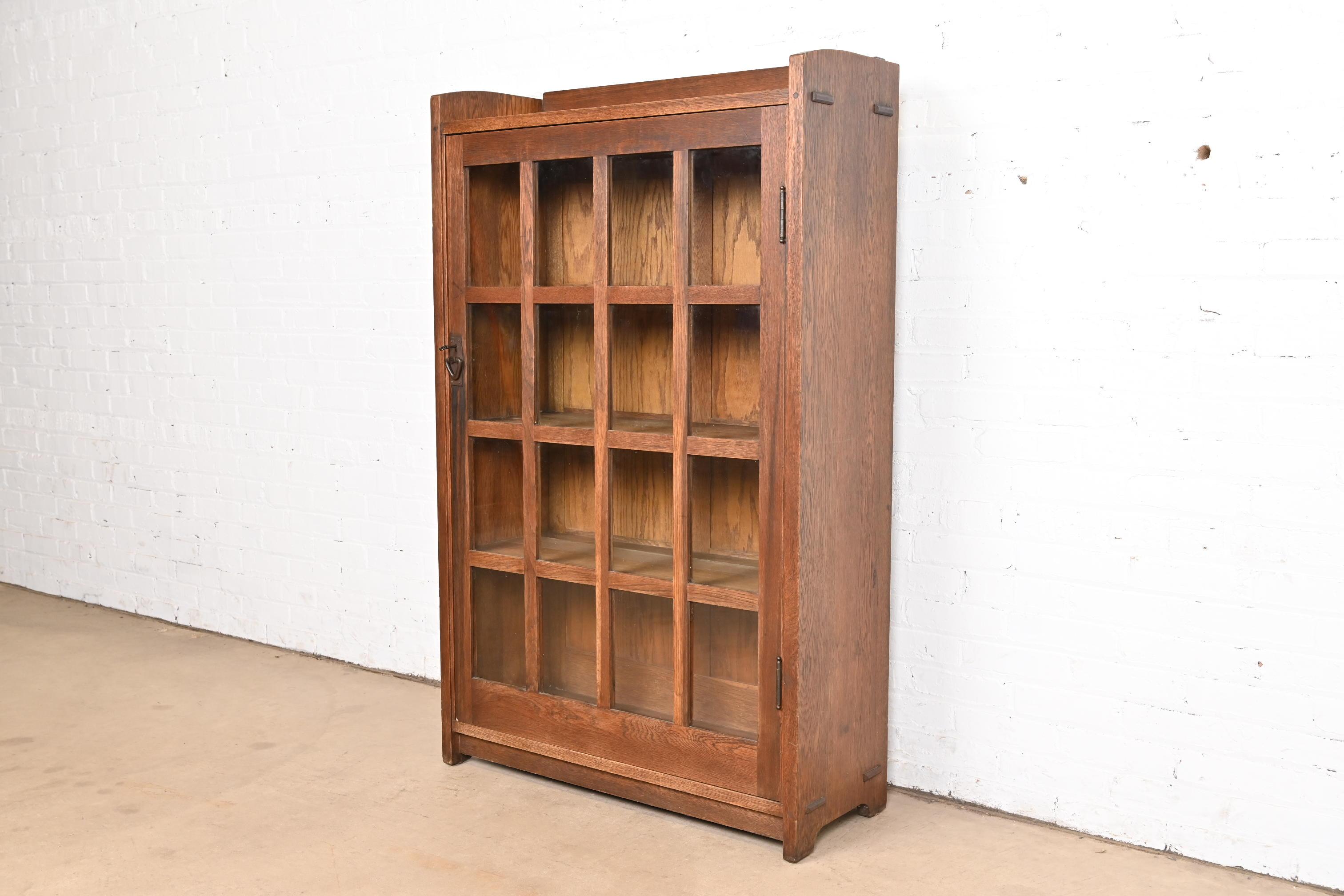 Gustav Stickley Antique Mission Oak Arts and Crafts Bookcase Cabinet, Circa 1900 In Good Condition For Sale In South Bend, IN