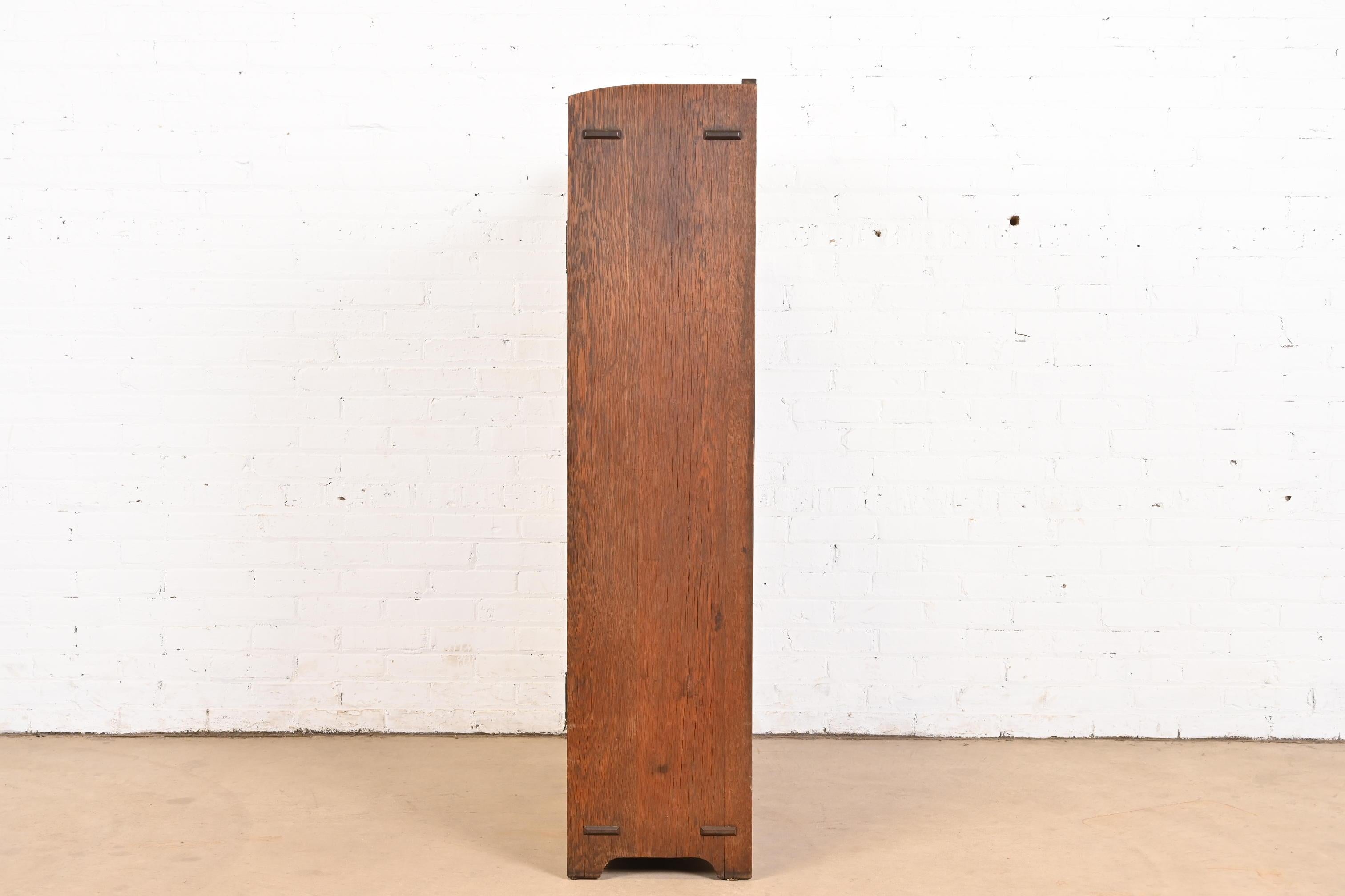 Gustav Stickley Antique Mission Oak Arts and Crafts Bookcase Cabinet, Circa 1900 For Sale 3
