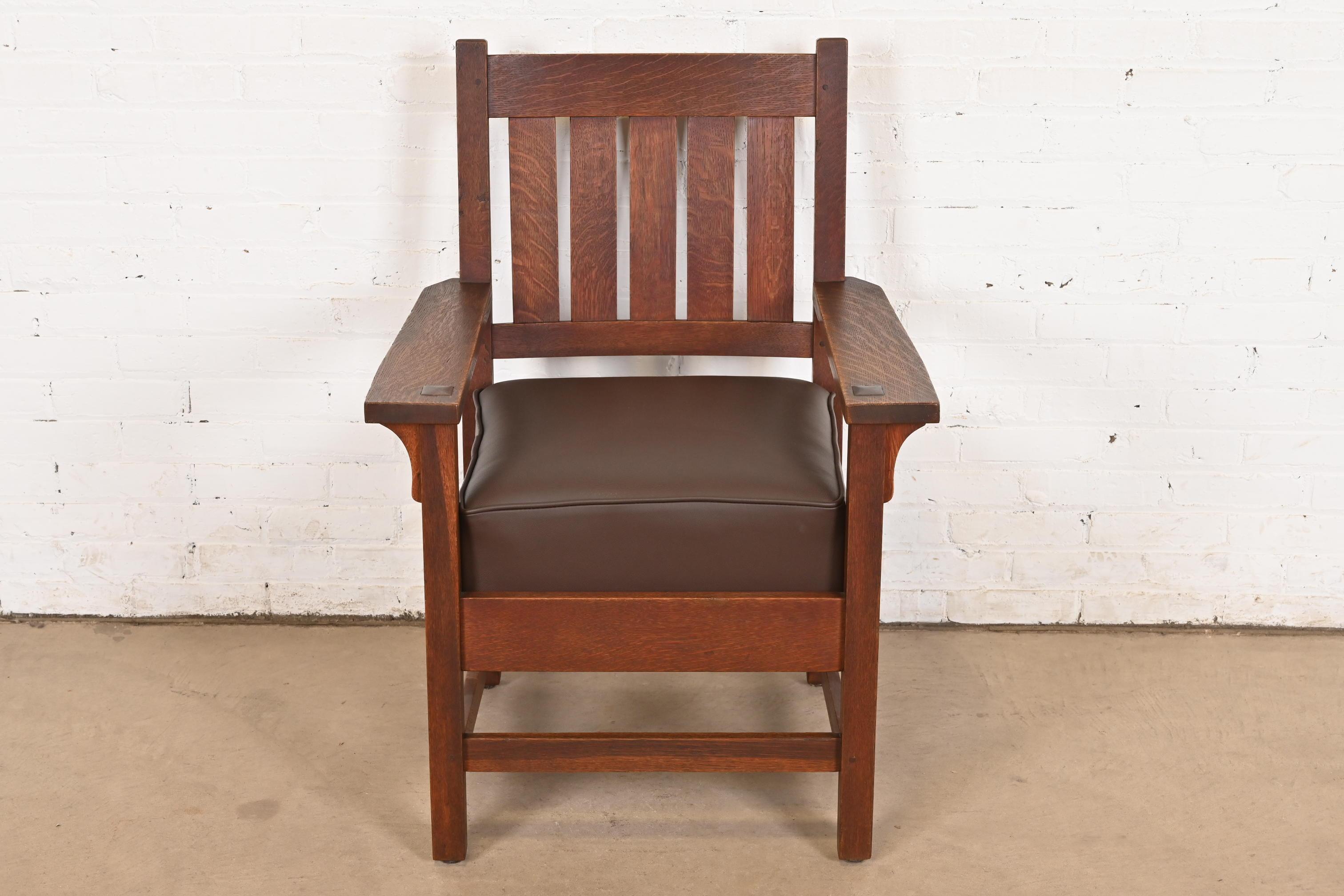 Américain Gustav Stickley Antique Mission Oak Arts & Crafts Arm Chair en vente