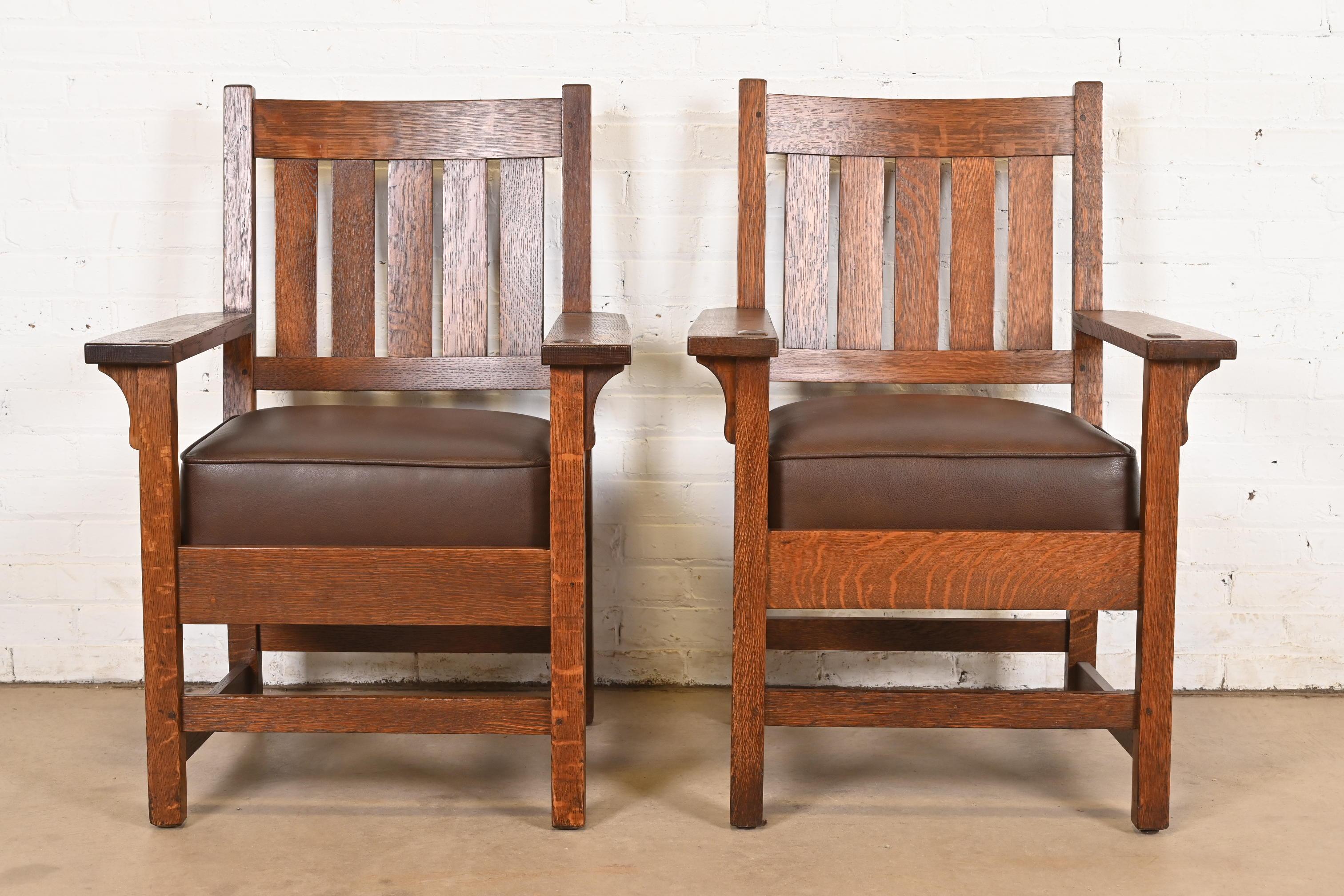 Arts and Crafts Gustav Stickley Antique Mission Oak Arts & Crafts Arm Chairs, Pair en vente