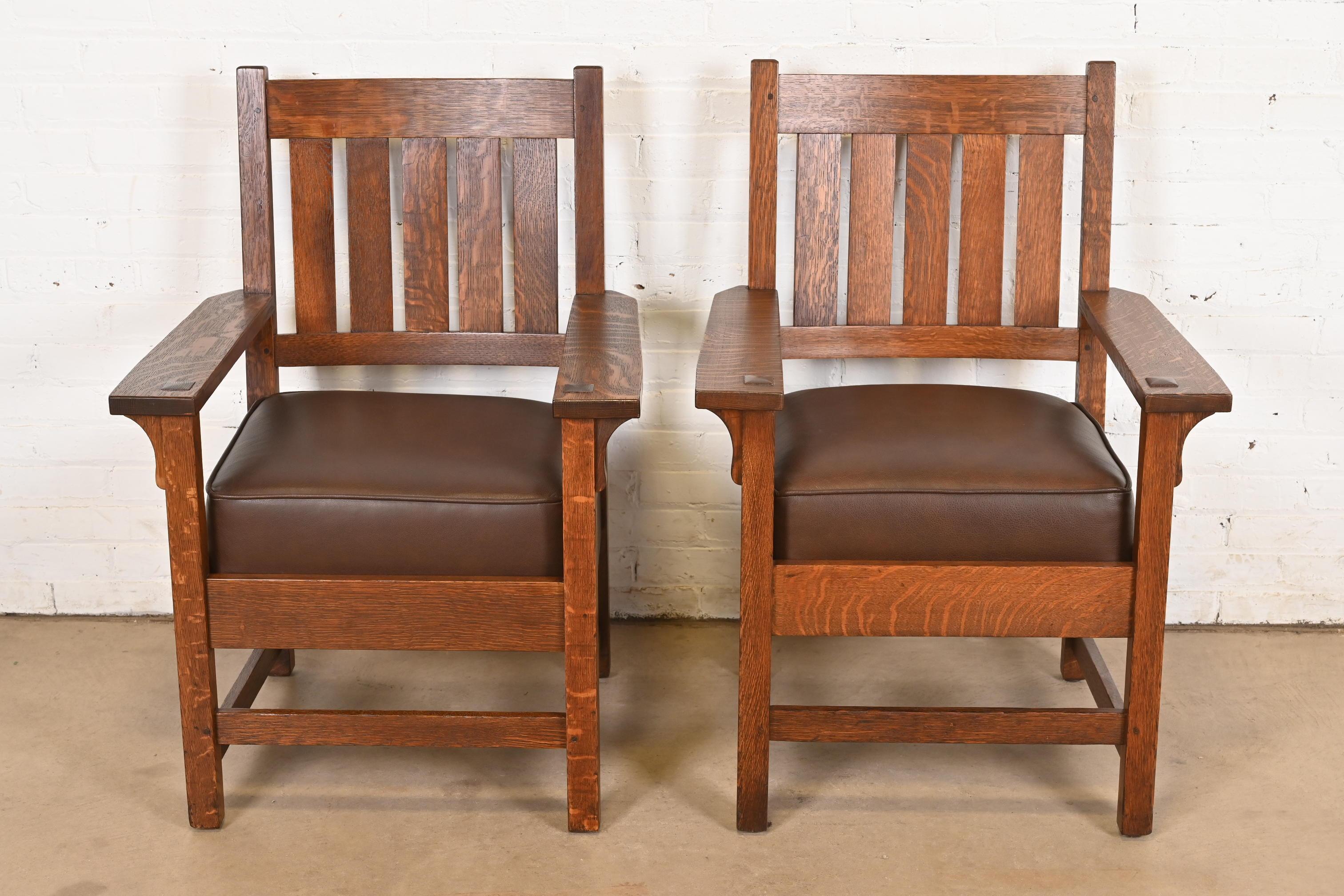Américain Gustav Stickley Antique Mission Oak Arts & Crafts Arm Chairs, Pair en vente