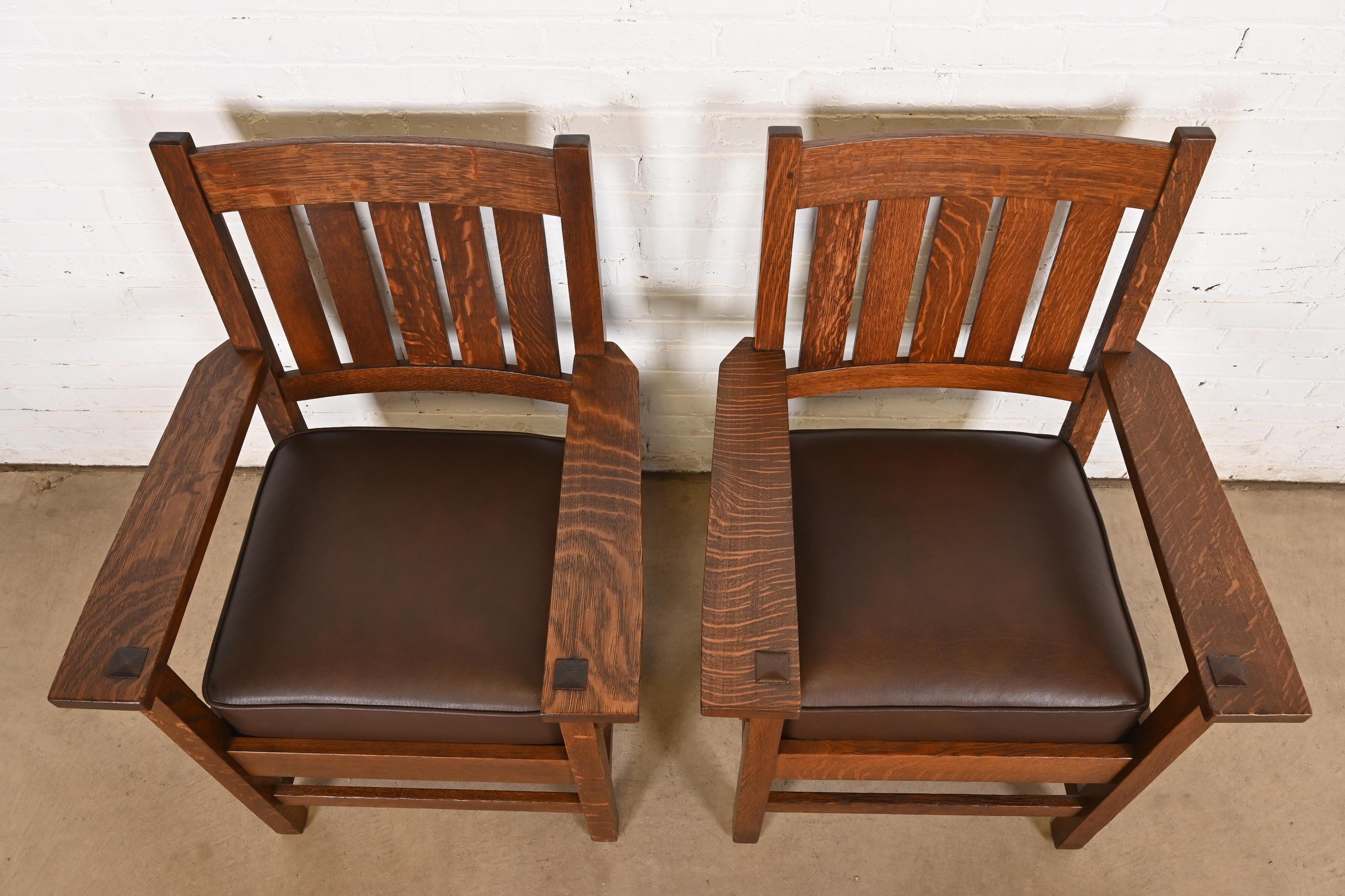20ième siècle Gustav Stickley Antique Mission Oak Arts & Crafts Arm Chairs, Pair en vente