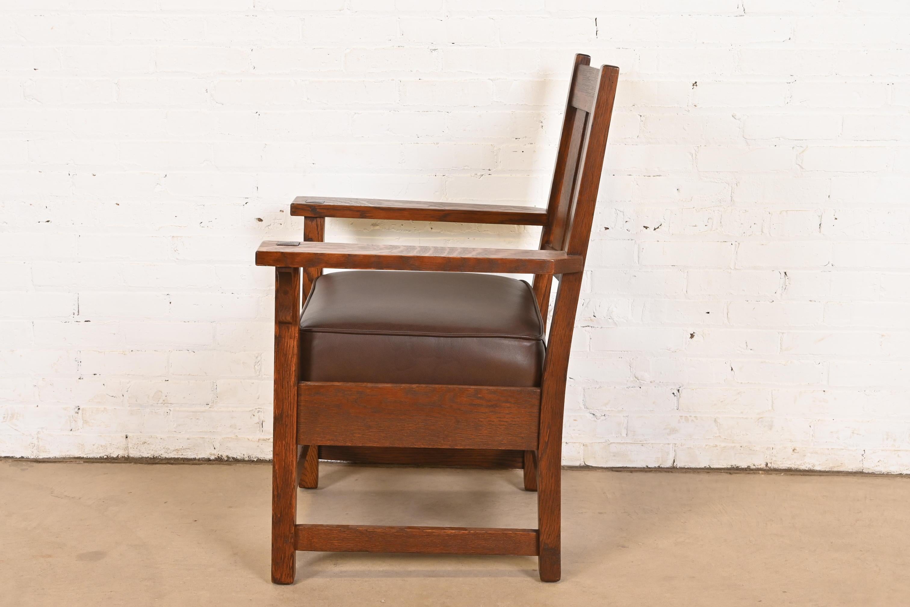 Gustav Stickley - Poltrone Mission Arts & Crafts in quercia, set di quattro sedie in vendita 3