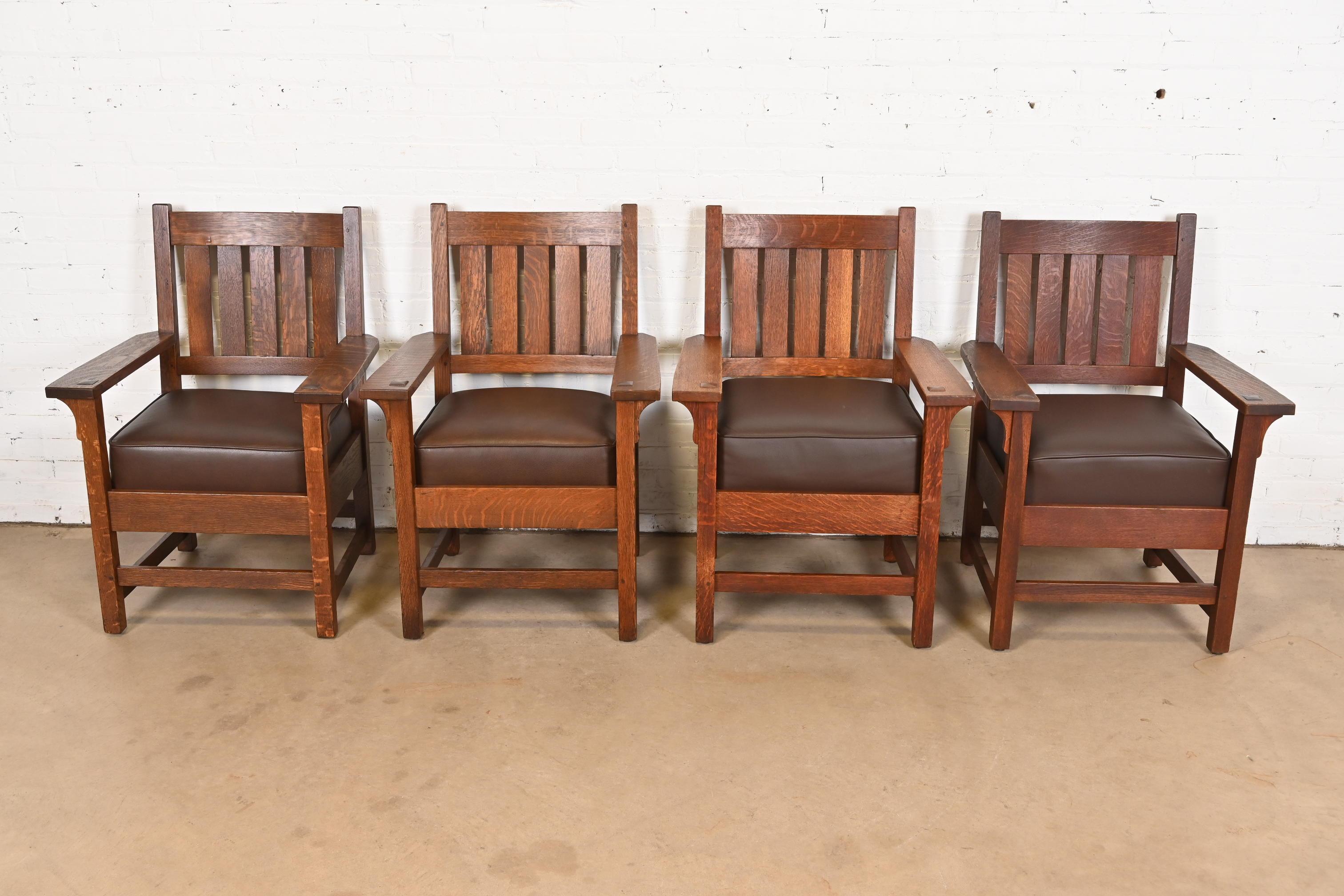 Americano Gustav Stickley - Poltrone Mission Arts & Crafts in quercia, set di quattro sedie in vendita